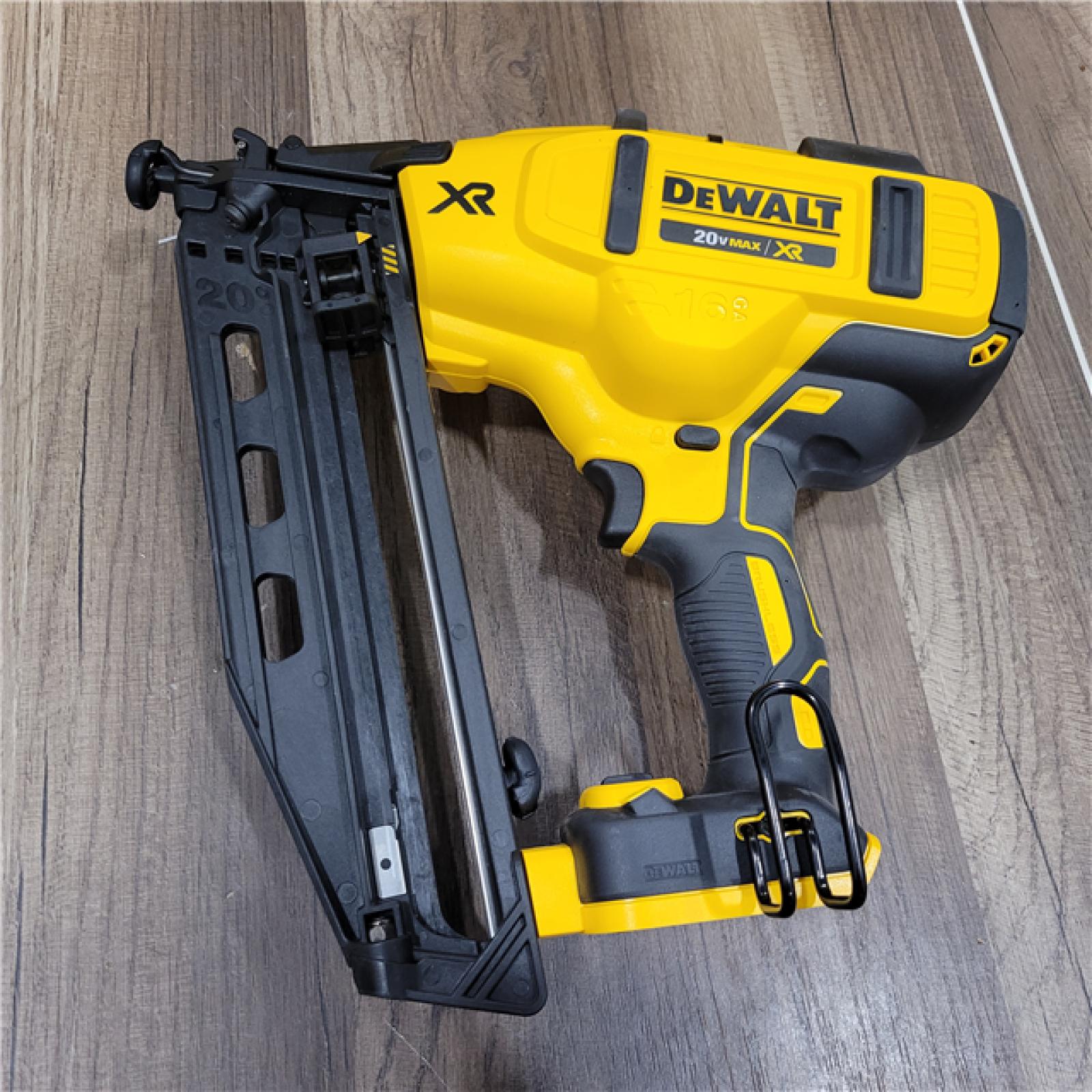 AS-IS  DeWalt DCN660D1 20V 16 Gauge Cordless Angled Finish Nailer Kit W/ 2Ah Battery