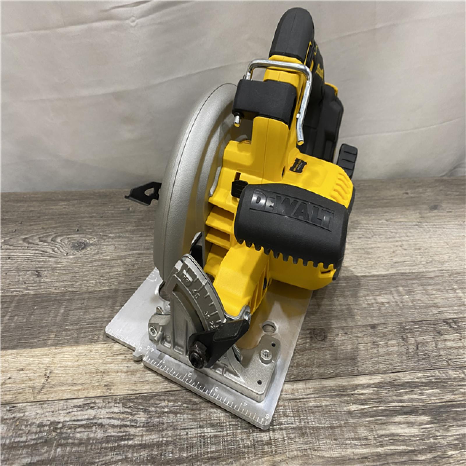 AS-IS DEWALT 20-Volt MAX 7-1/4 in. Cordless Circular Saw (Tool Only)