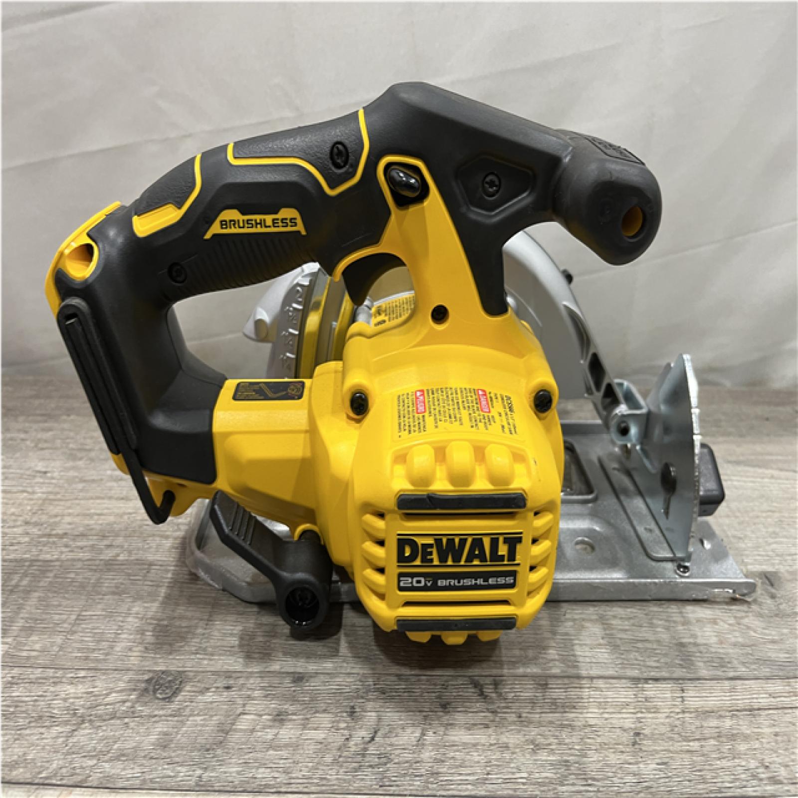 AS-IS DEWALT 20V MAX Cordless Brushless 6-1/2 in. Circular Saw (Tool Only)