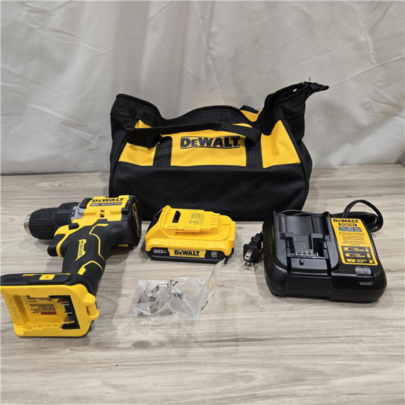 AS-IS DEWALT ATOMIC COMPACT SERIES 20V MAX* Cordless 1/2 Drill/Driver Kit