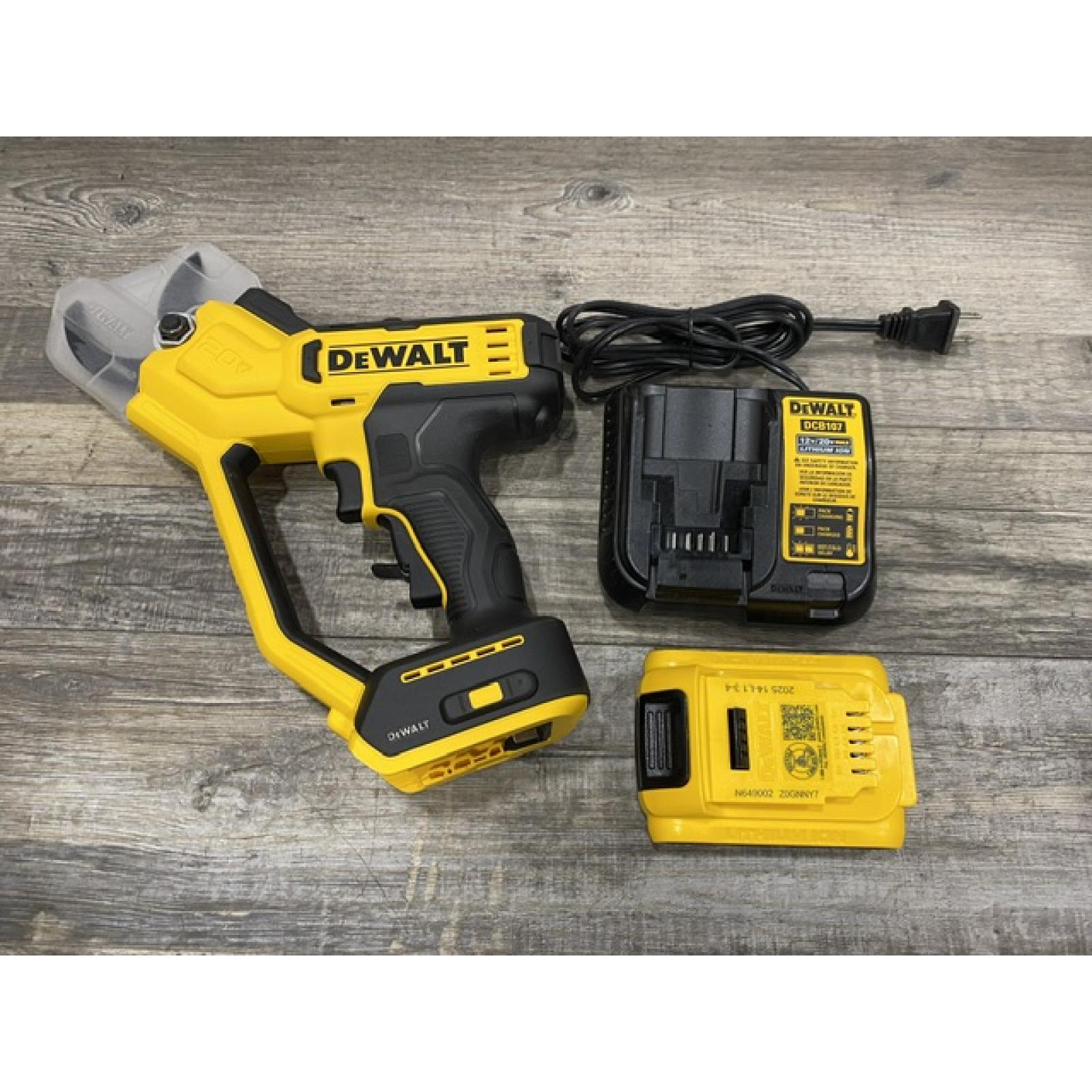AS-IS DEWALT 20V MAX Cordless Battery Powered Pruner Kit