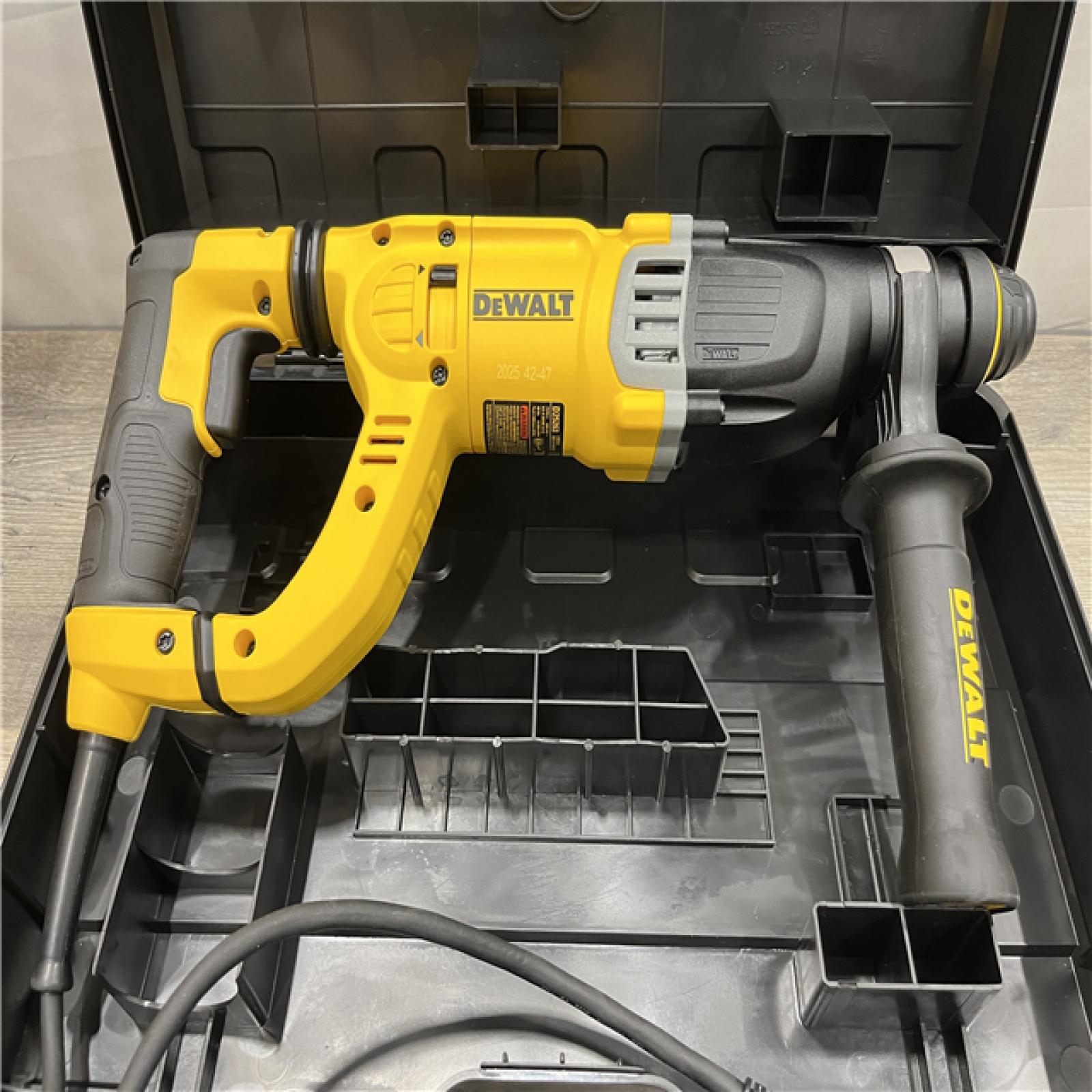AS-IS DEWALT 8.5 Amp 1-1/8 in. Corded SDS-PLUS D-Handle Concrete/Masonry Rotary Hammer Drill