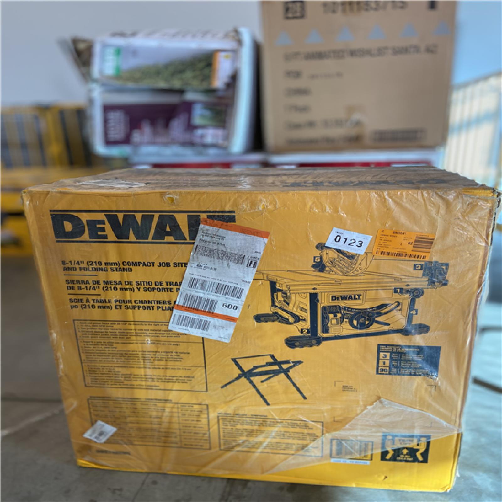NEW! - DEWALT 15 Amp Corded 8-1/4 in. Compact Jobsite Tablesaw with Compact Table Saw Stand