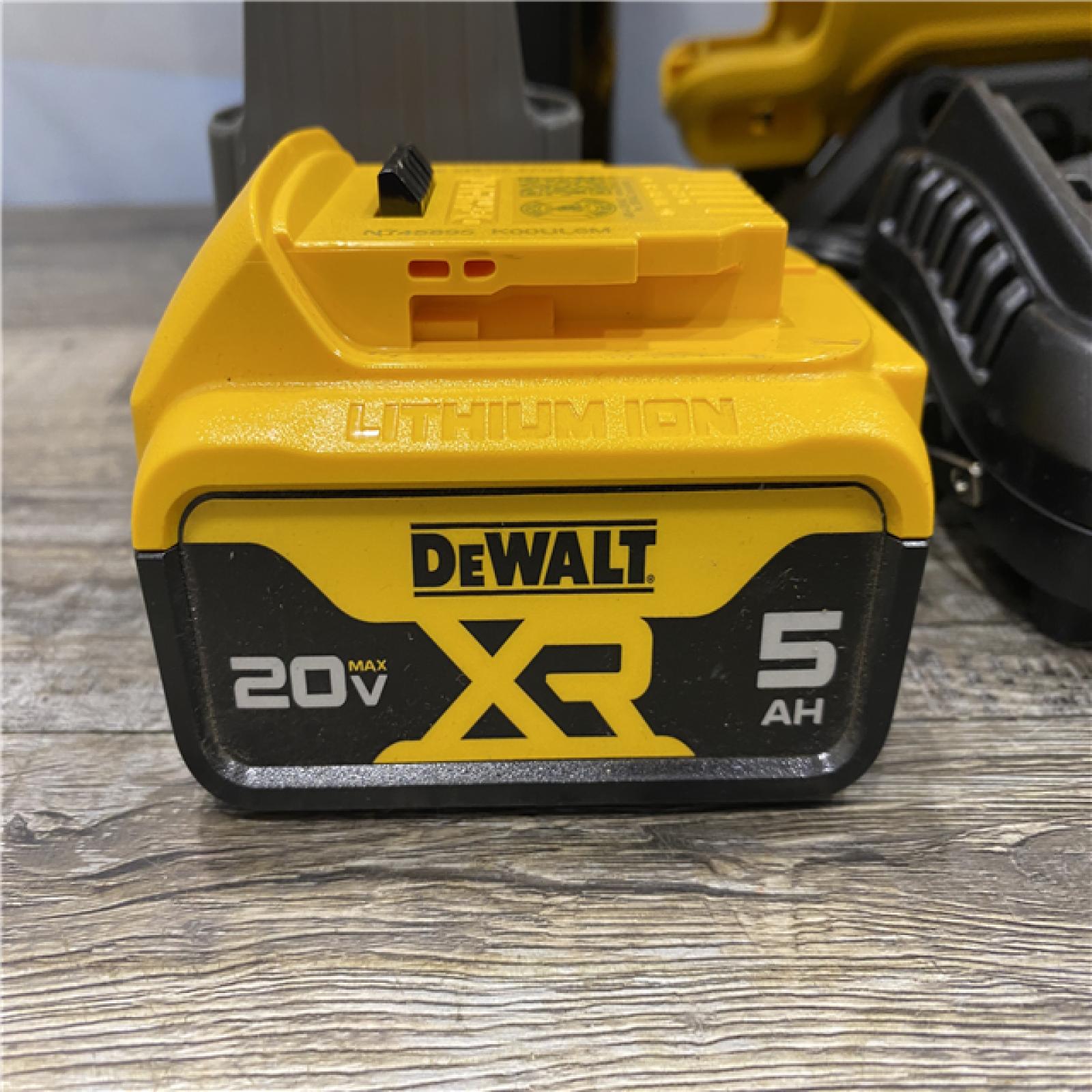 AS-IS DEWALT 20V MAX* XR Brushless Cordless Handheld Blower Kit