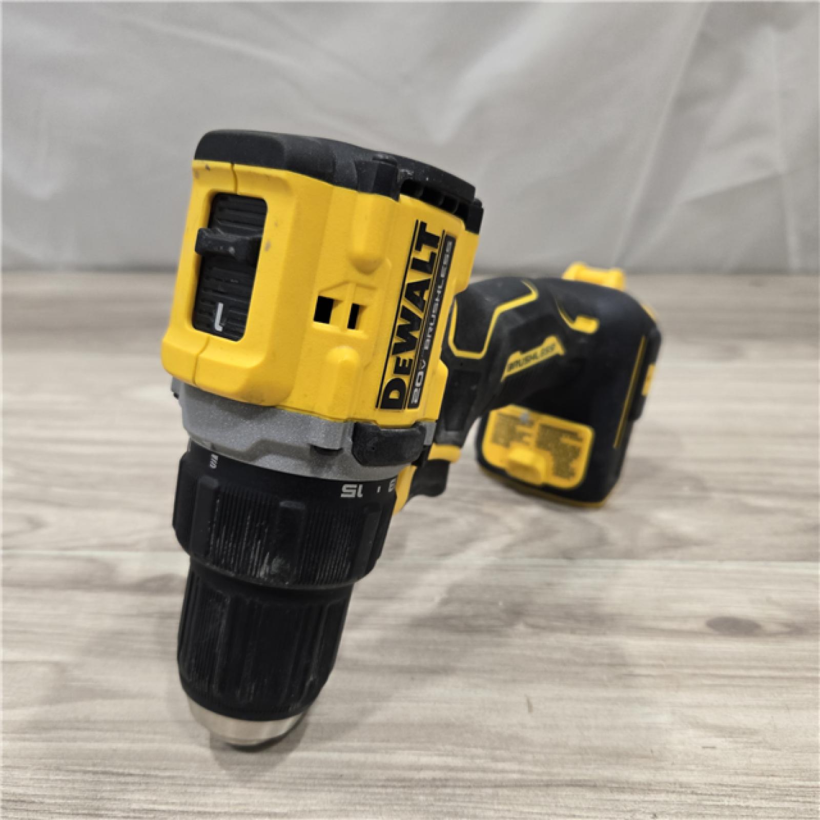 AS-IS DEWALT ATOMIC COMPACT SERIES 20V MAX* Cordless 1/2 Drill/Driver Kit