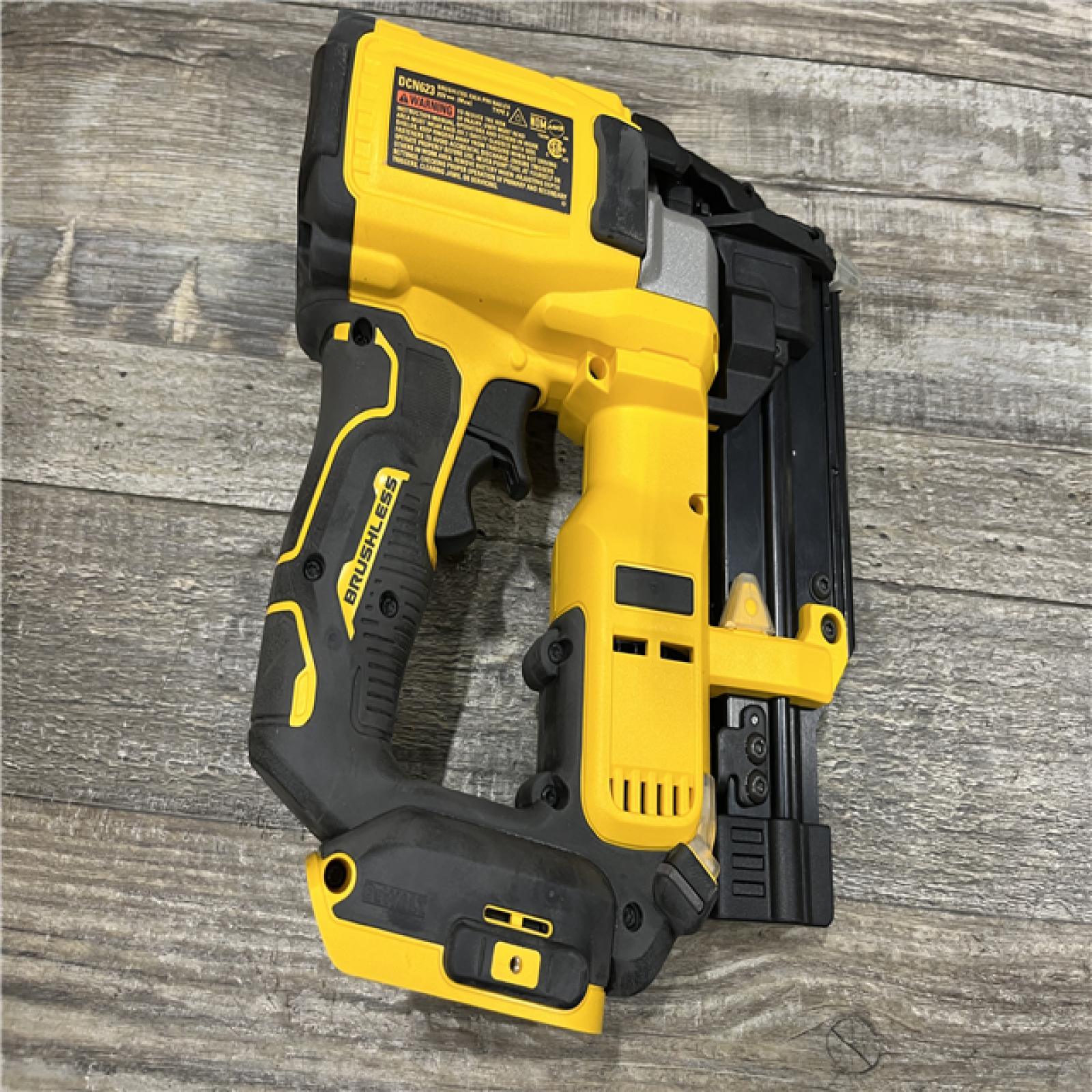 AS-IS DEWALT ATOMIC 20V MAX Lithium Ion Cordless 23 Gauge Pin Nailer Kit
