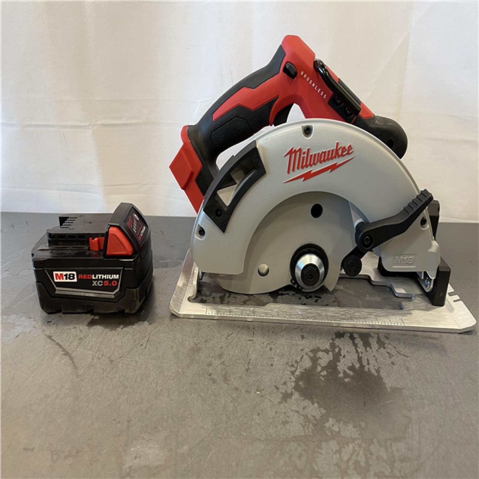 AS-IS - Milwaukee M18 18V Lithium-Ion Brushless Cordless 7-1/4 in. Circular Saw with 5.0Ah Battery