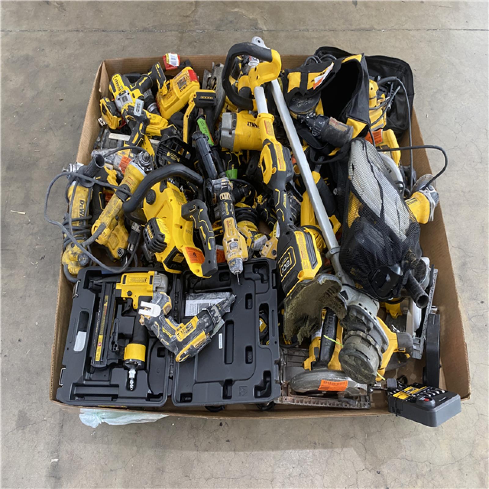 Houston Location AS IS - Tool Pallet