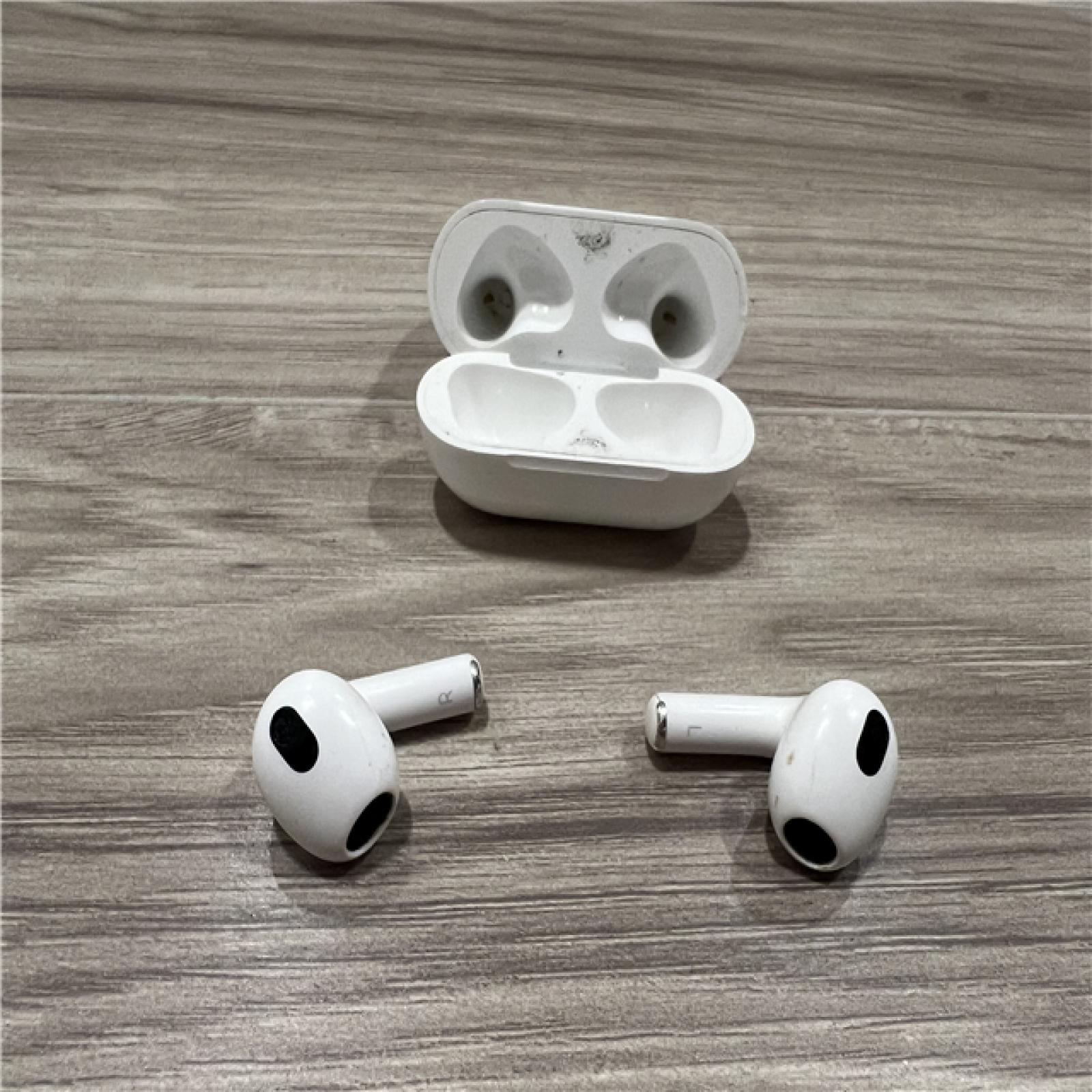 AS-IS Apple Magsafe Airpods 3rd Generation Lightning Charging Case