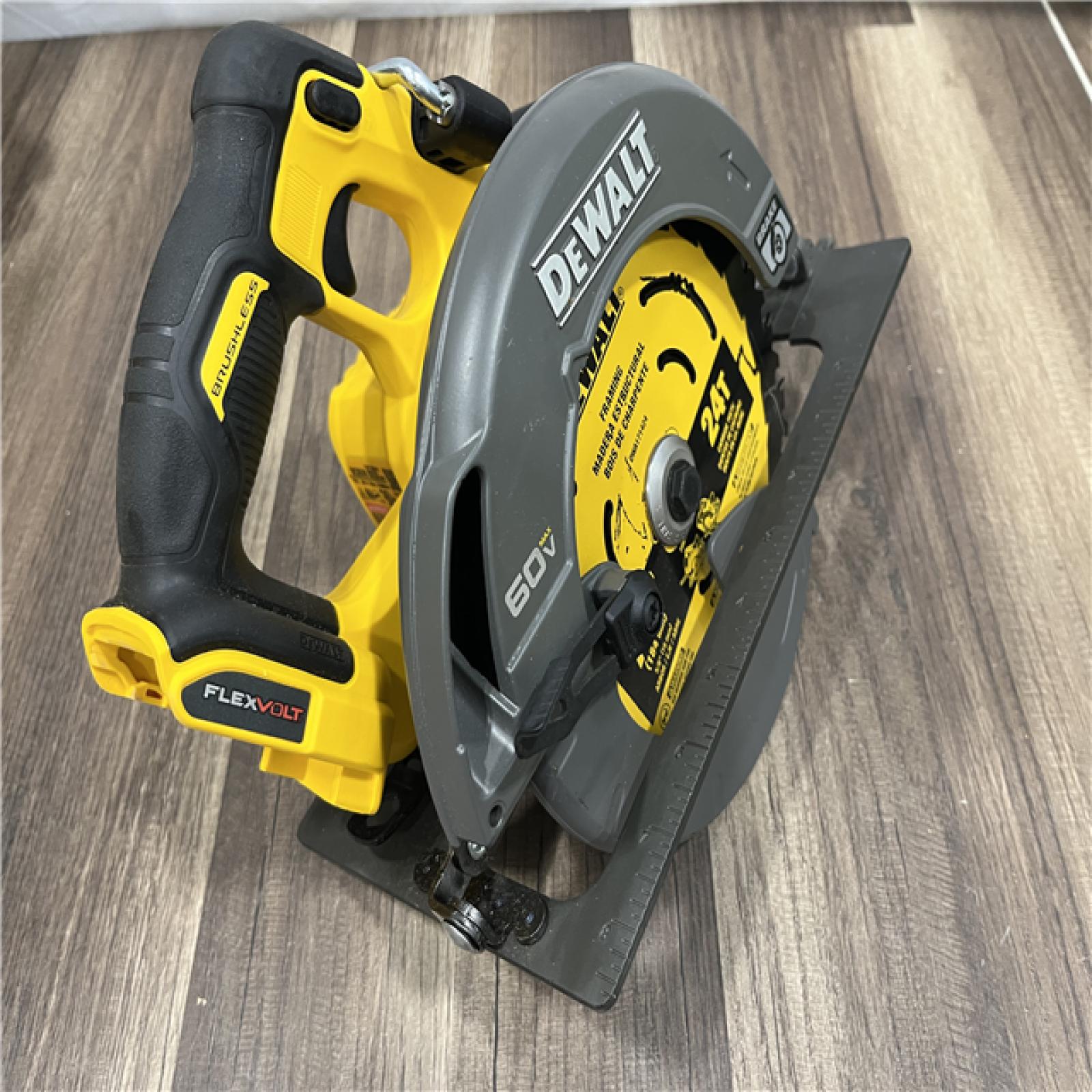 GOOD DeWALT Flexvolt Max 7-1/4  60V Brushless Circular Saw DCS578B