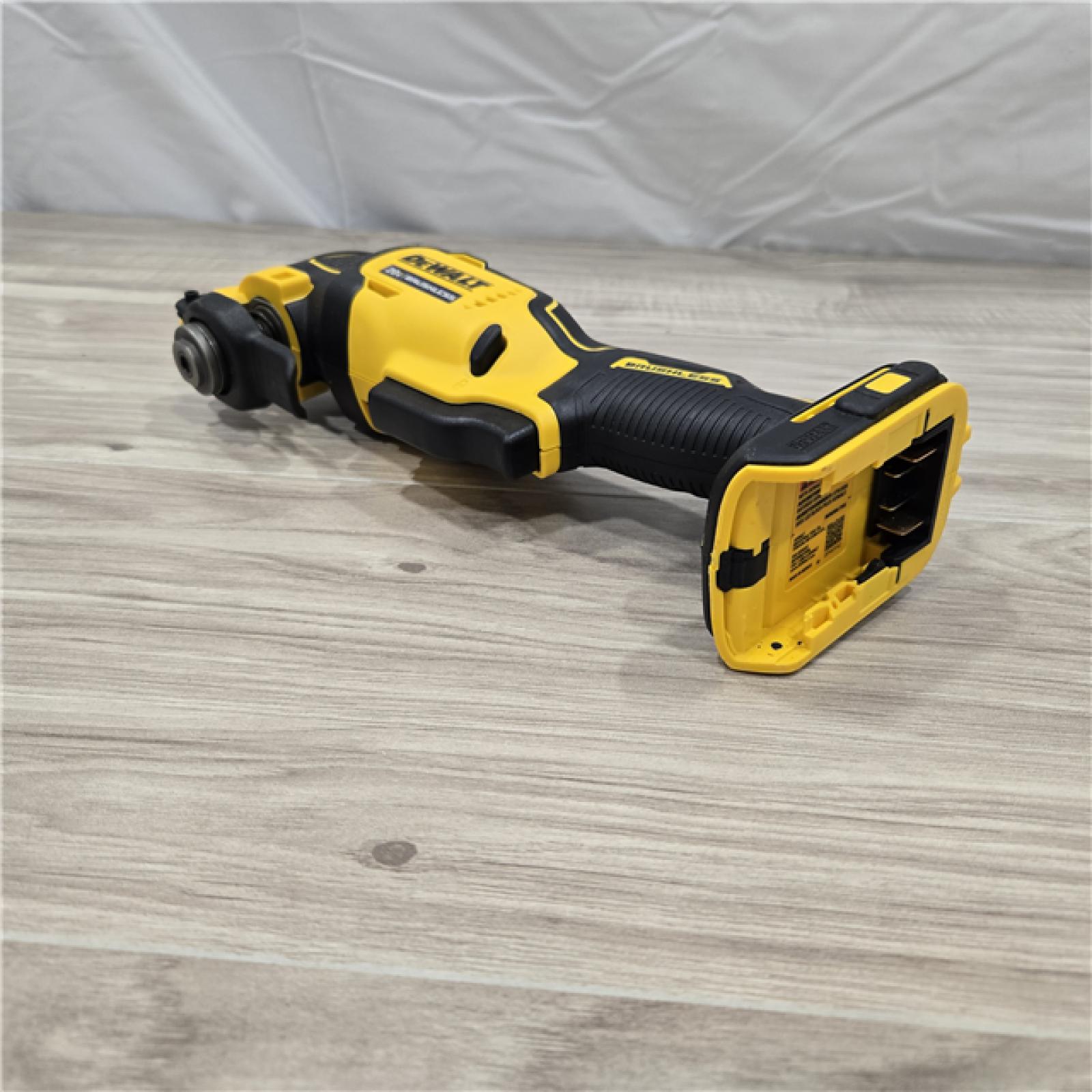 LIKE NEW! - DeWalt DCS354D1 20V Cordless Oscillating Multi-Tool with Battery and Charger