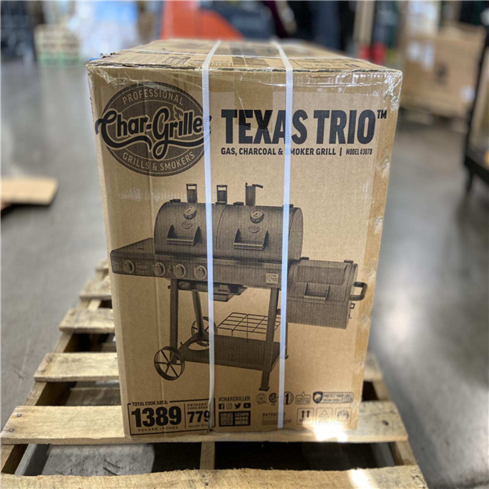 DALLAS LOCATION - Char-Griller Texas Trio 4-Burner Dual Fuel Grill with Smoker in Black