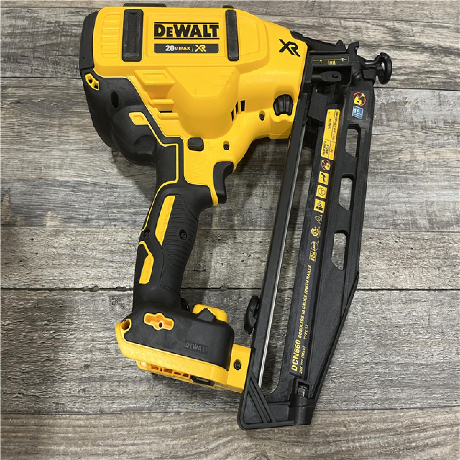 AS-IS DEWALT 20V MAX XR 16-Gauge Electric Cordless Angled Finishing Nailer Kit
