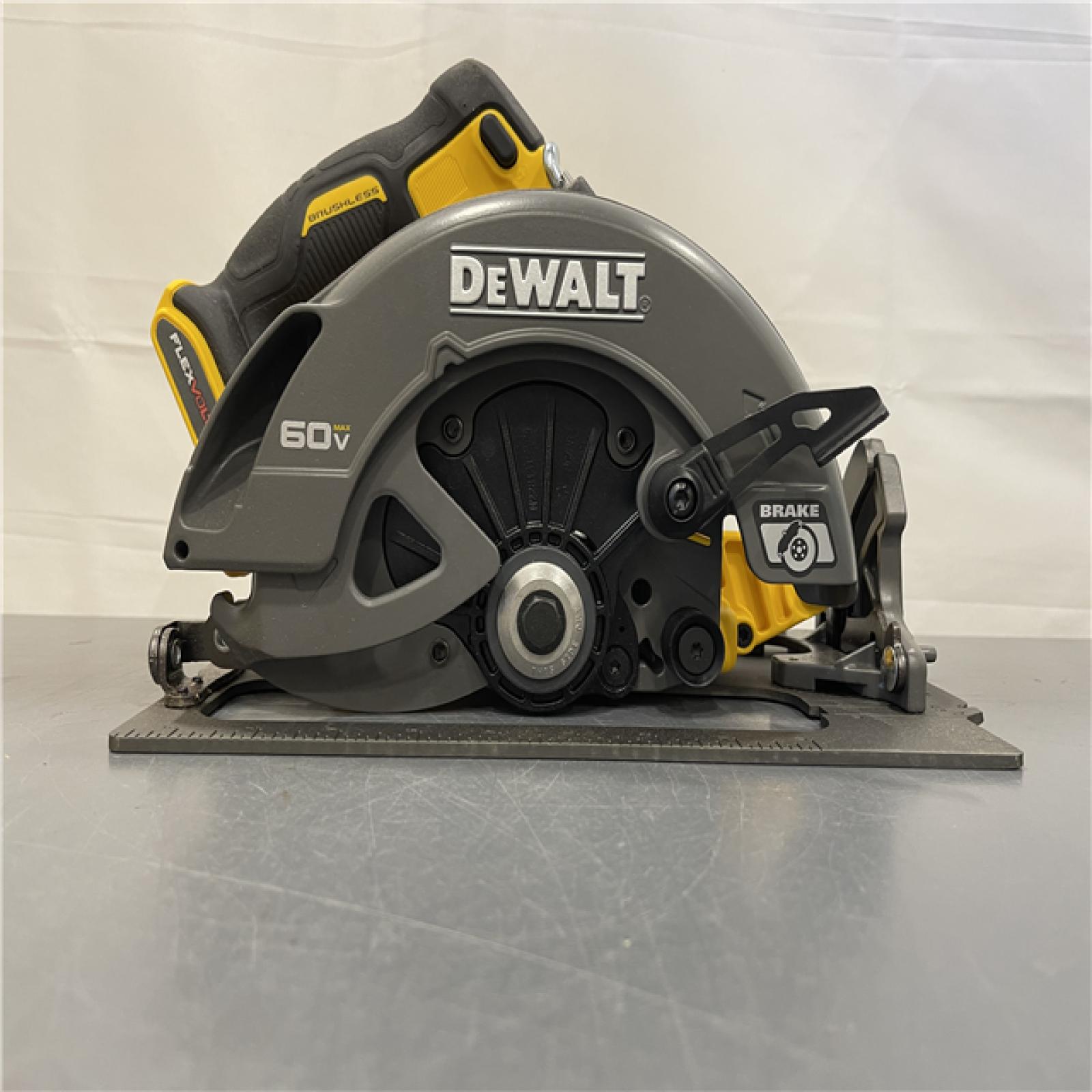 AS-IS - DeWALT Flexvolt Max 7-1/4  60V Brushless Circular Saw (Tool Only)