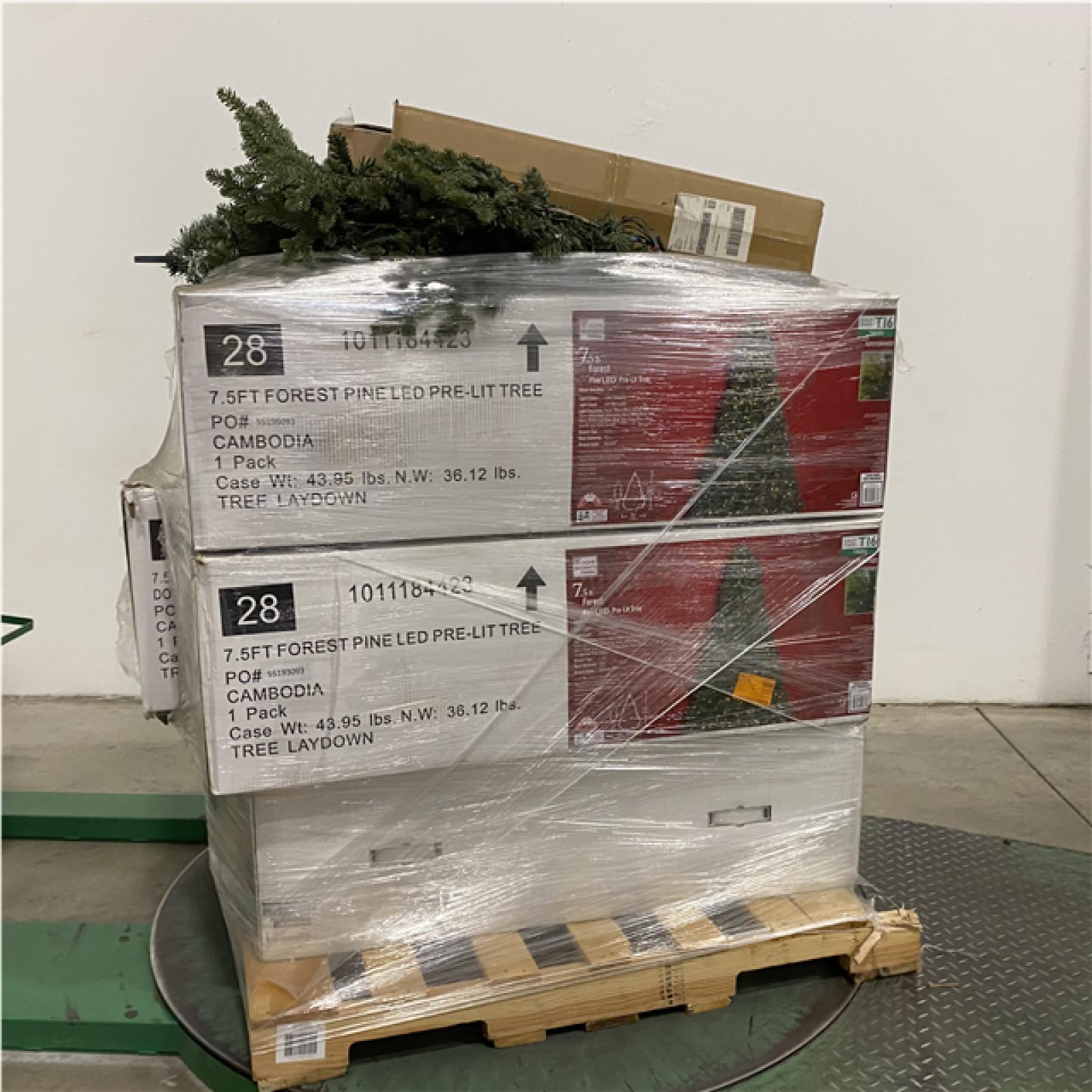 Dallas Location - As-Is Mix Christmas Tree Pallet