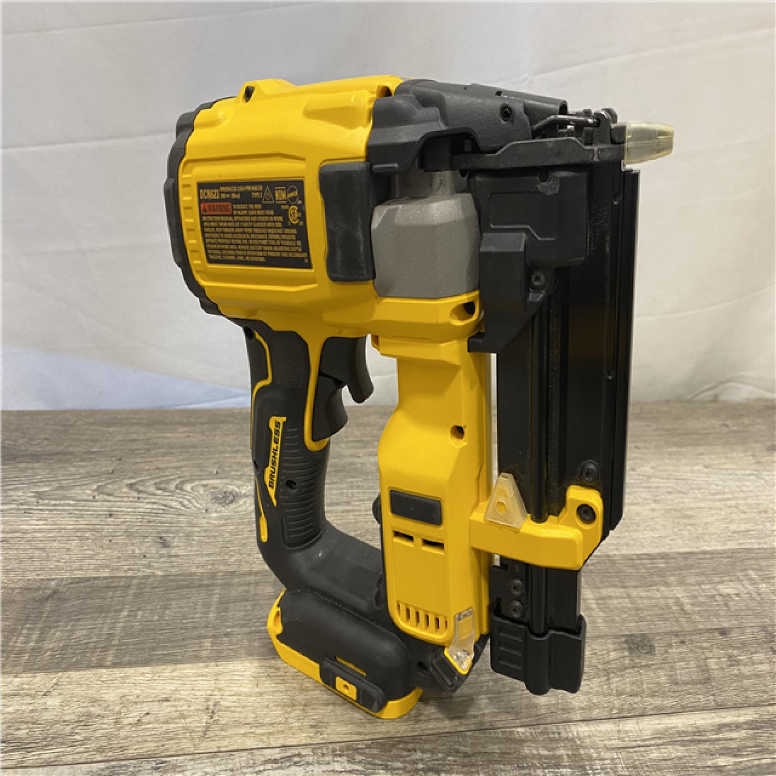 AS-IS - DEWALT ATOMIC 20V MAX Lithium Ion Cordless 23 Gauge Pin Nailer Kit