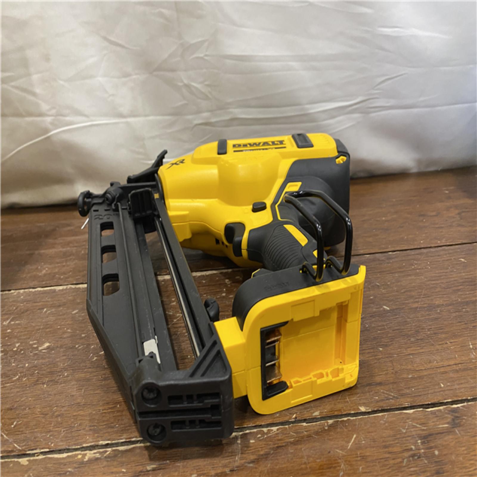 AS-IS DeWalt DCN660D1 20V 16 Gauge Cordless Angled Finish Nailer Kit W/ 2Ah Battery