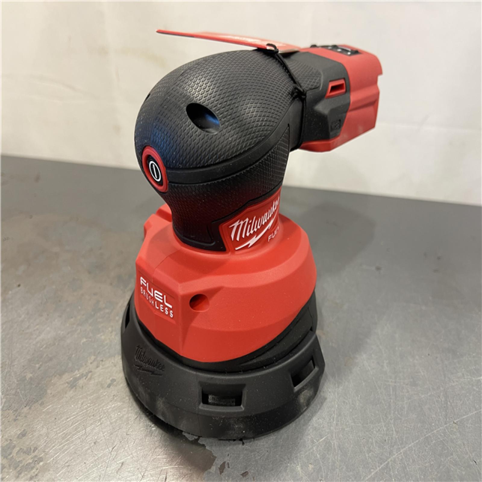 AS-IS - Milwaukee M18 18V Lithium-Ion Brushless Cordless FUEL 5 in. Random Orbit Sander