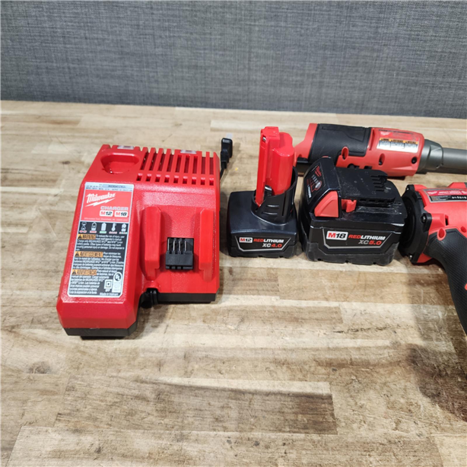 HOUSTON LOCATION - AS - IS Milwaukee 3 Tool Combo Kit W/ (2) Battery & Charger
