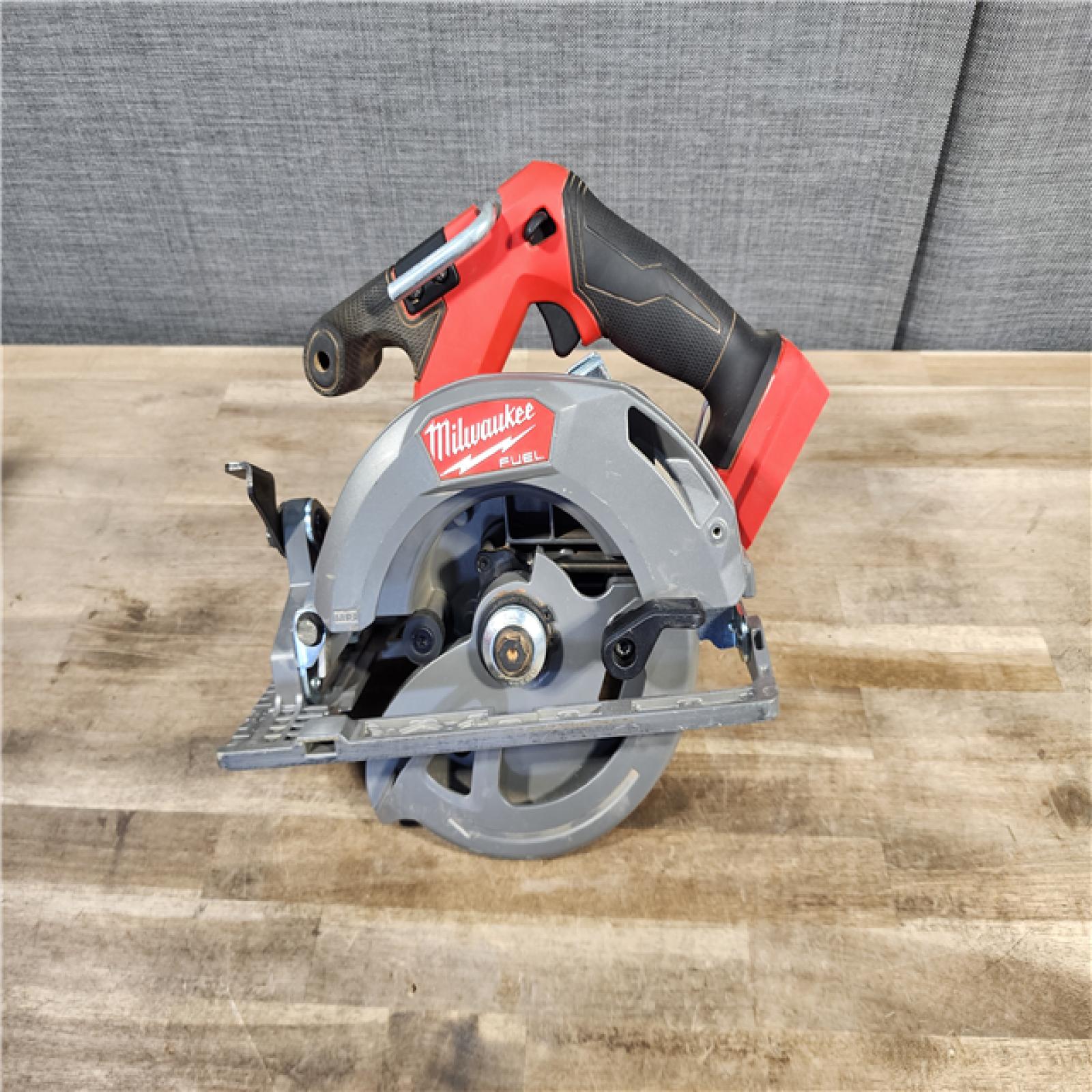 HOUSTON LOCATION - AS-IS M18 FUEL 18V Lithium-Ion Brushless Cordless 6-1/2 in. Circular Saw (Tool-Only)
