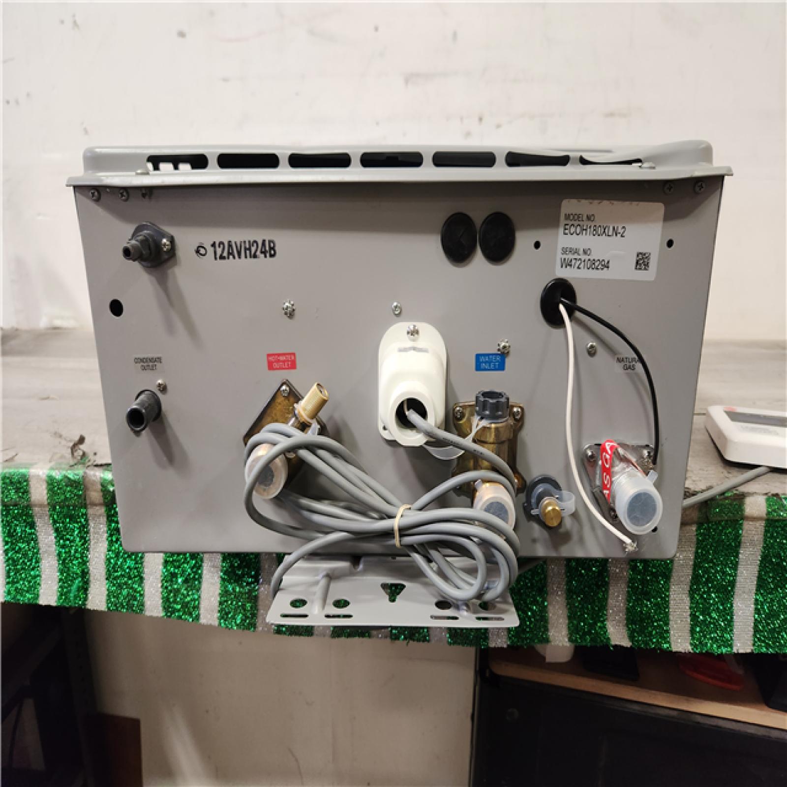 Phoenix Location Rheem RTGH-95XLN-2 Outdoor Natural Gas 11,000 - 199,900 BTU  Condensing Tankless Water Heater
