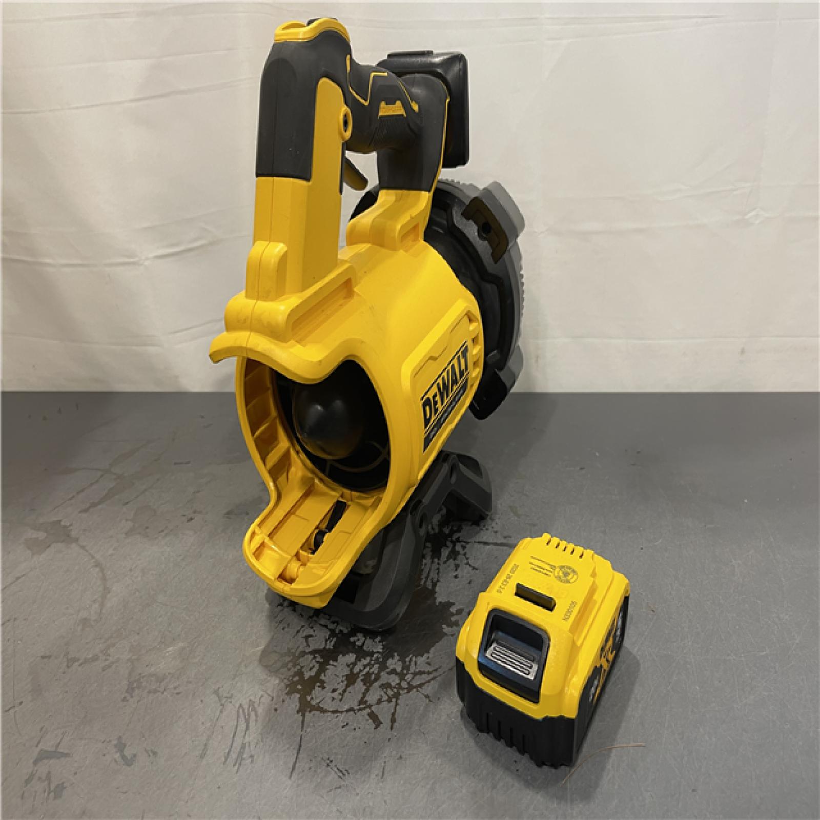 AS-IS - DEWALT 20V MAX 125 MPH 450 CFM Brushless Cordless Battery Powered Blower Kit