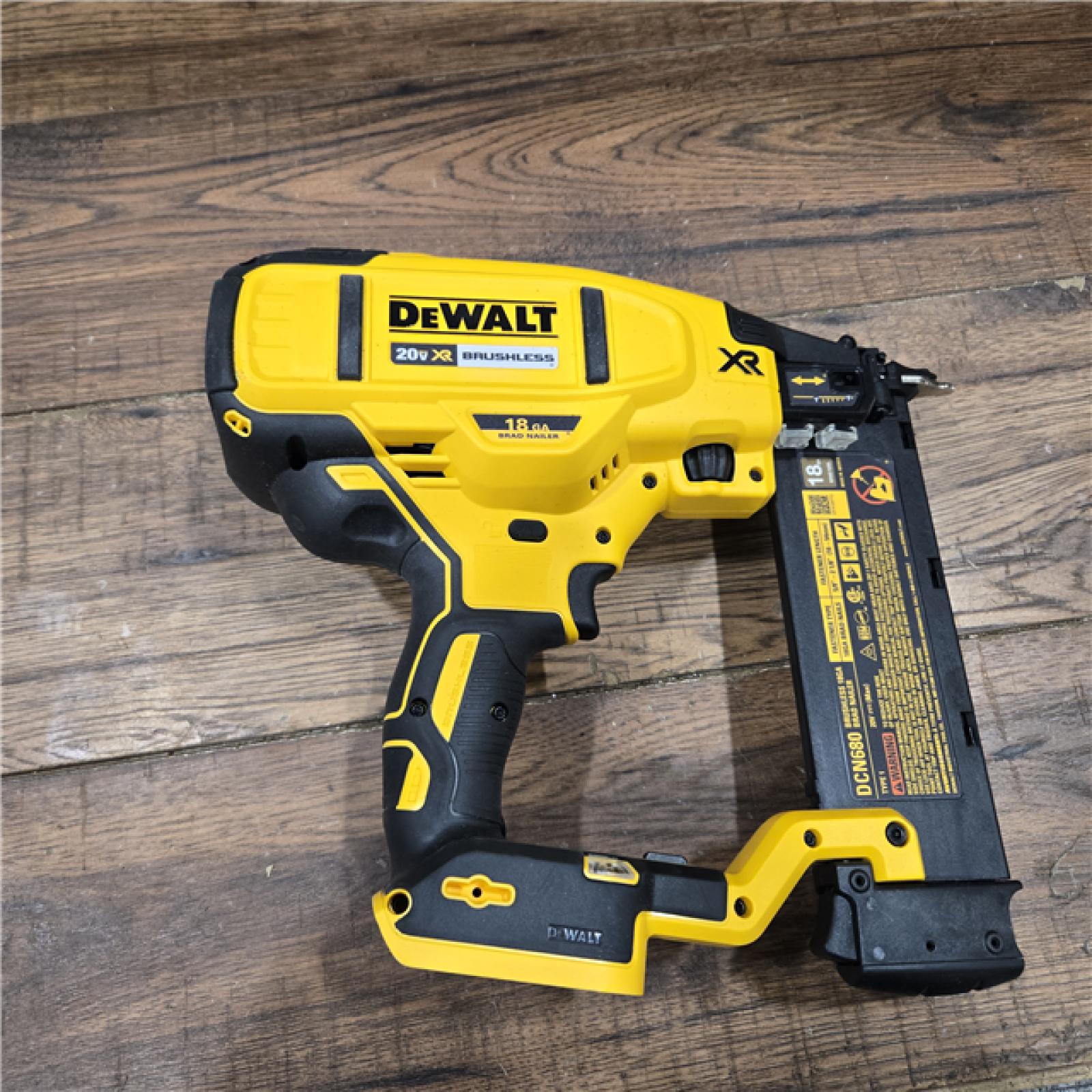 AS-IS DEWALT 20V MAX XR 18 Gauge Brad Nailer Kit