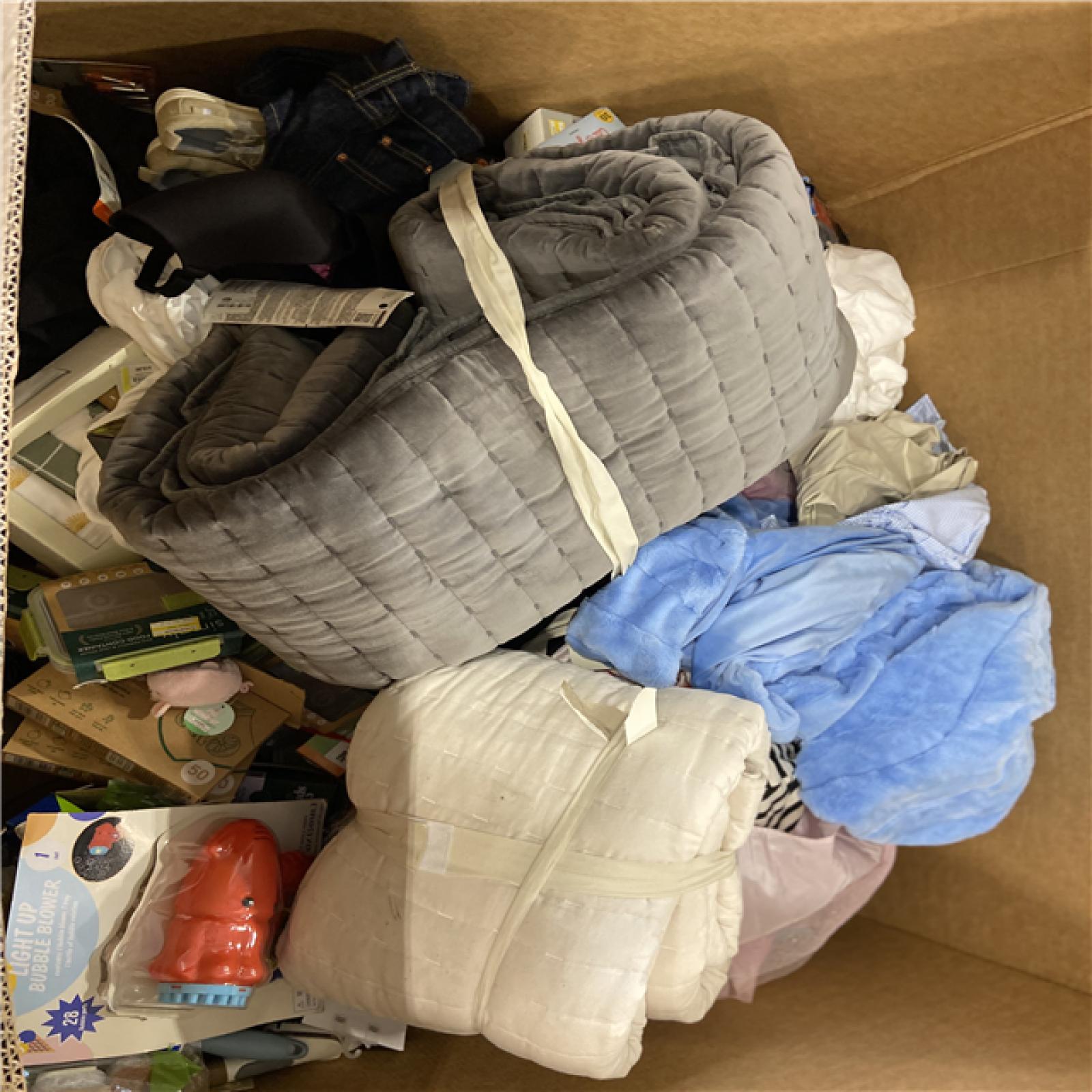 DALLAS LOCATION - BULLSEYE CLOTHING, HOME GOODS PALLET
