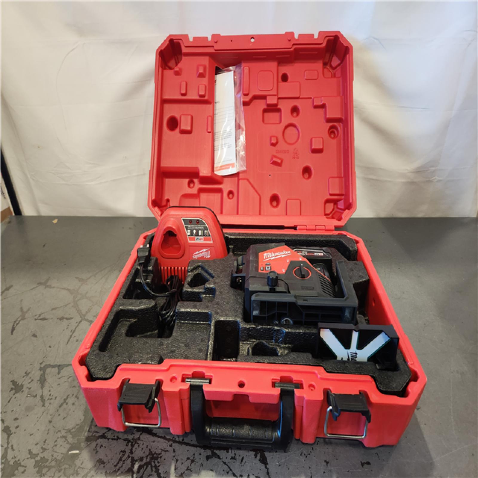 AS-IS- Milwaukee- M12 Green Beam Laser 360° 3-Plane Kit