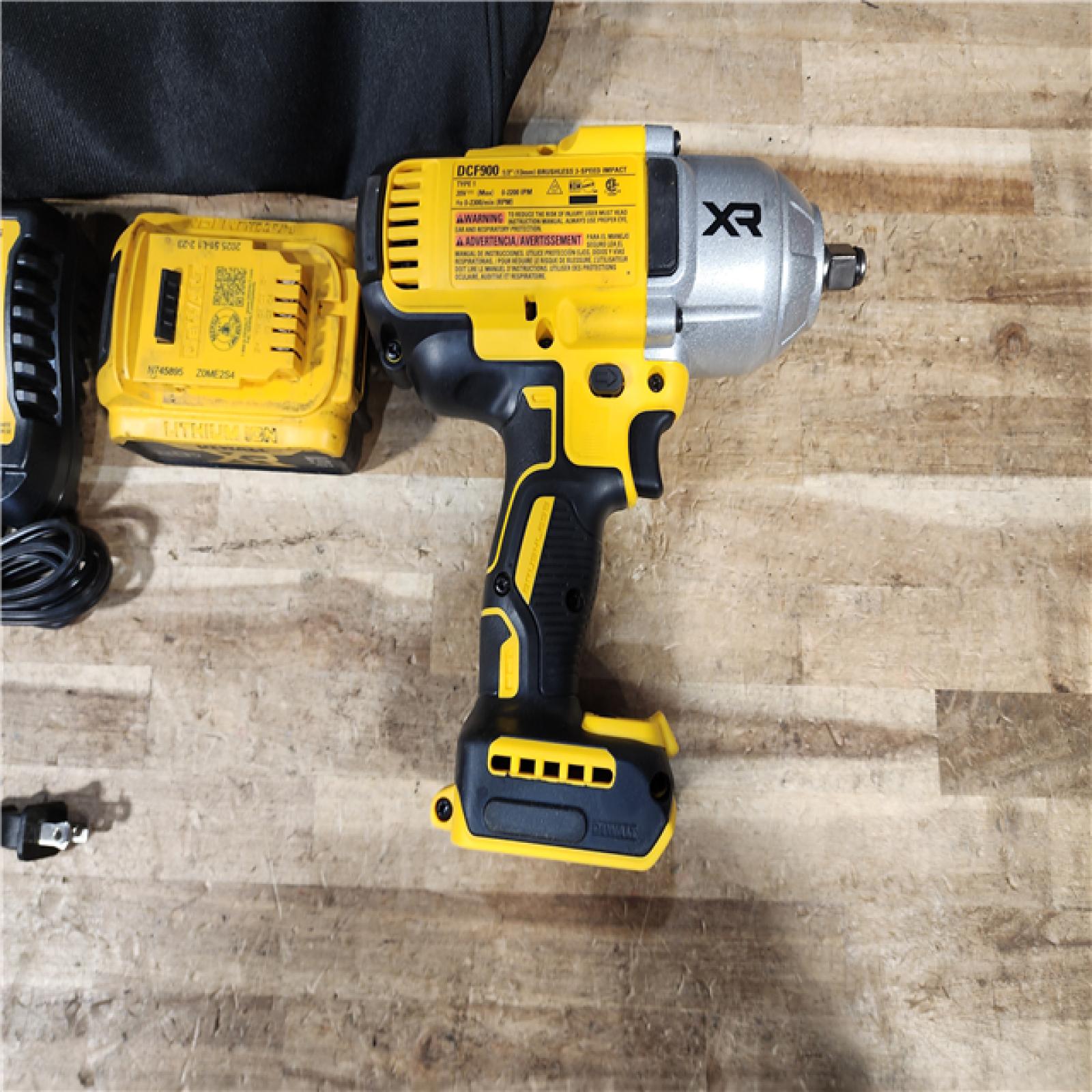 HOUSTON LOCATION - AS - IS DEWALT 20V MAX Lithium-Ion Cordless 1/2 in. Impact Wrench Kit