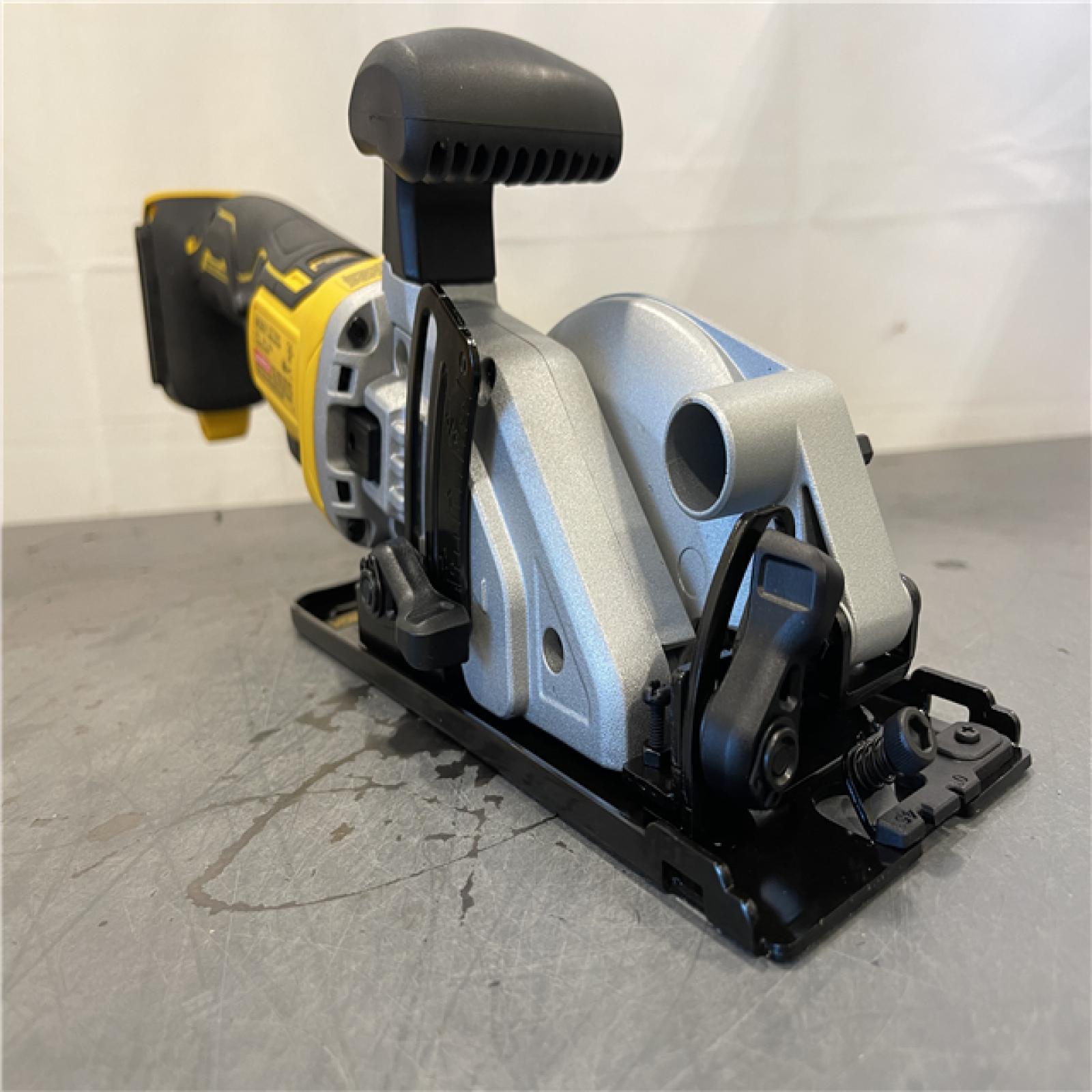 AS-IS - DEWALT ATOMIC 20V MAX Cordless Brushless 4-1/2 in. Circular Saw