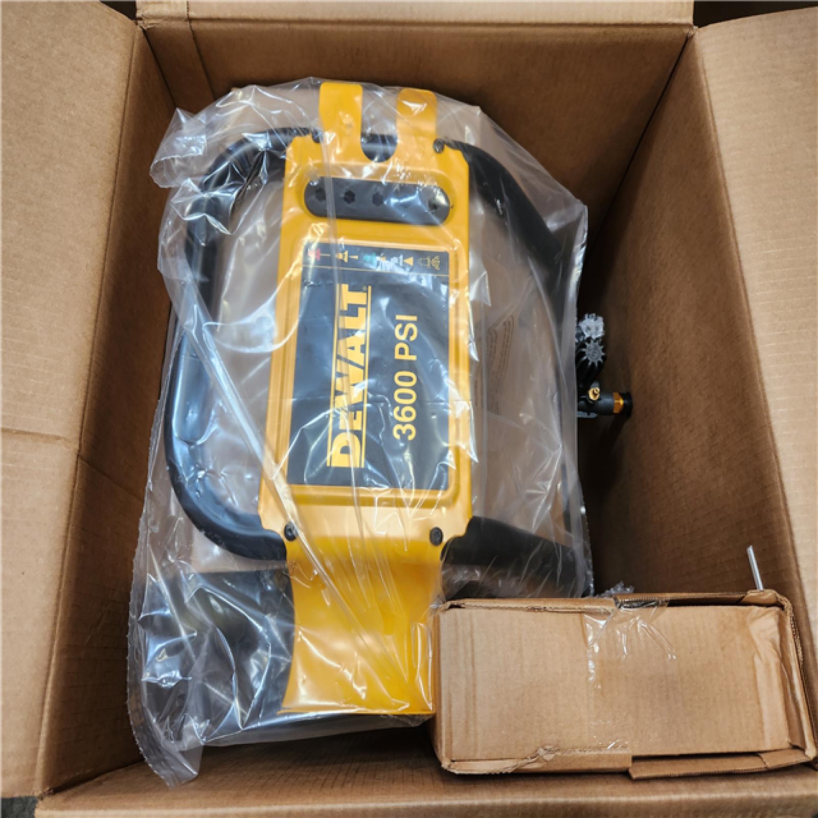 Phoenix NEW DEWALT 3600 PSI 2.5 GPM Cold Water Gas Professional Pressure Washer with HONDA GX200 Engine