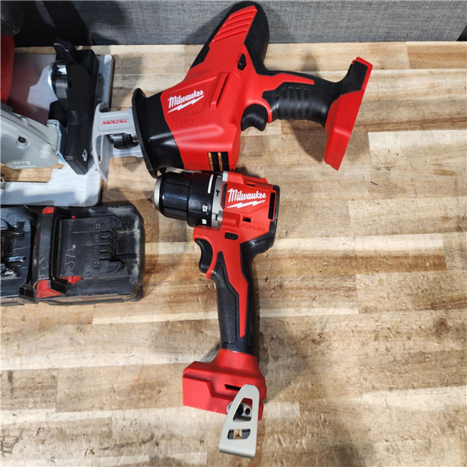 HOUSTON LOCATION - AS - IS Milwaukee 3 Tool Combo Kit W/ (2) Battery & Charger