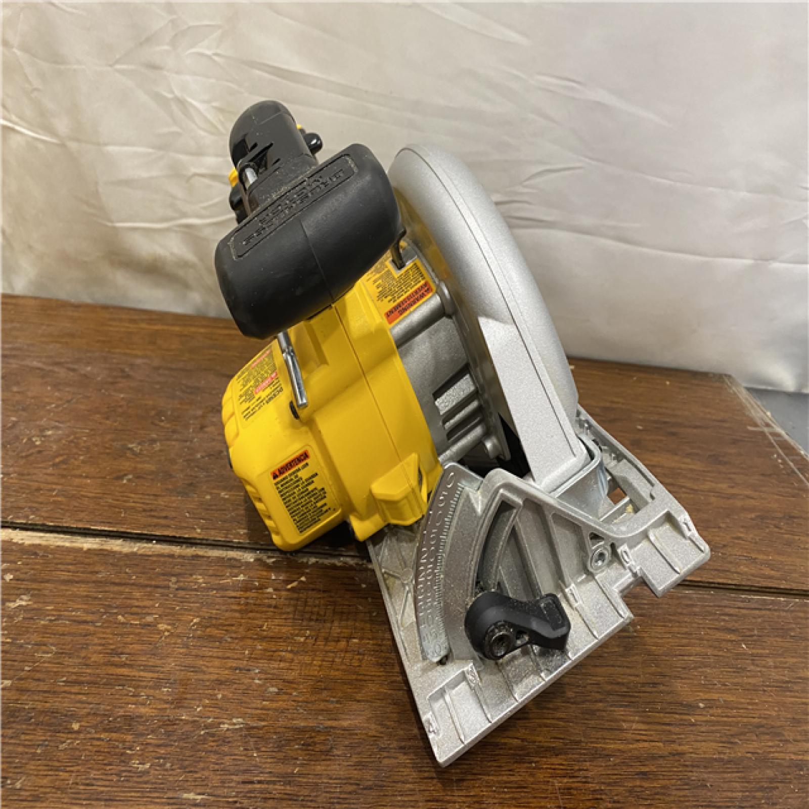AS-IS DeWALT DCS565B 20V Max Brushless 6.5   Cordless Circular Saw