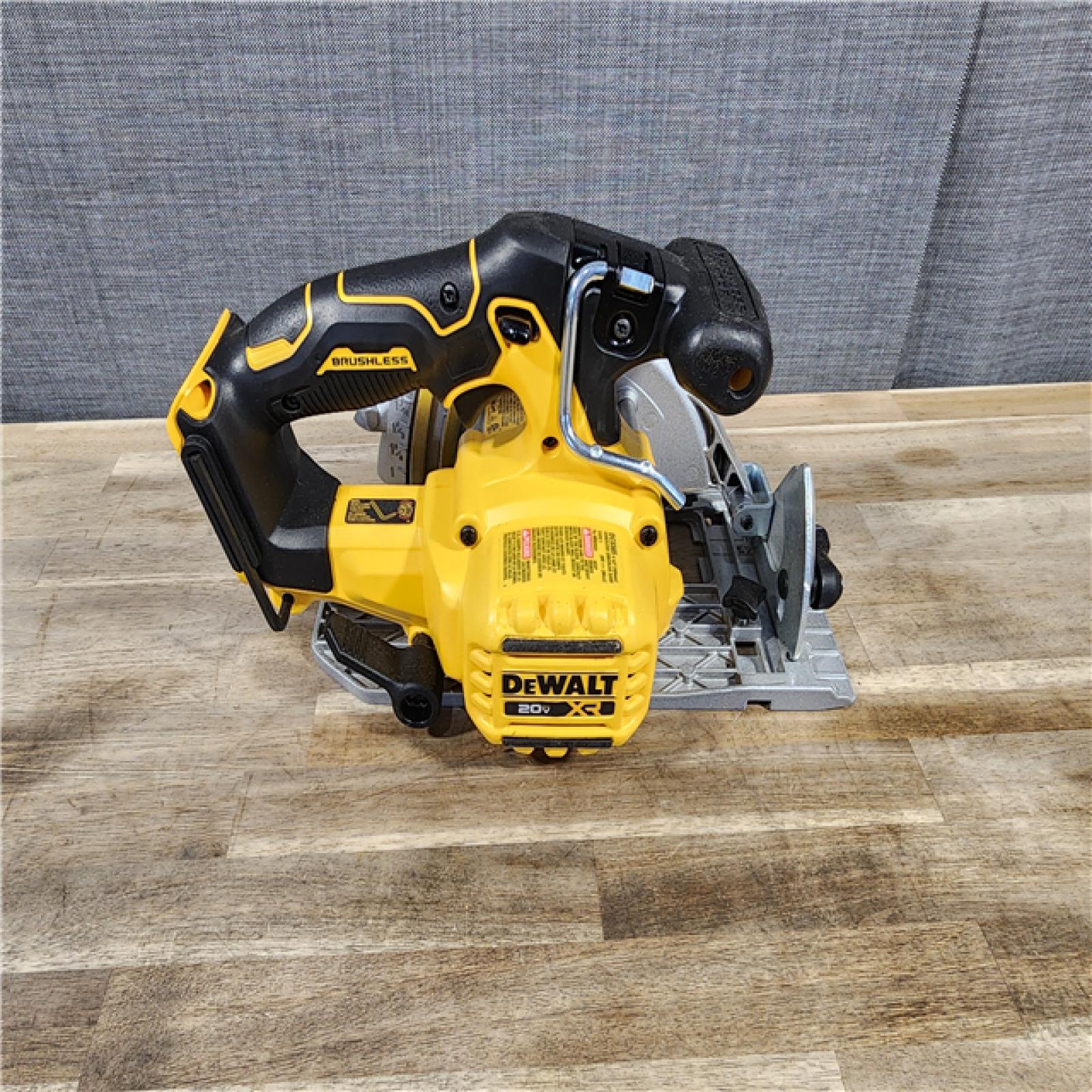 HOUSTON LOCATION - AS-IS DeWALT DCS565B 20V Max Brushless 6.5   Cordless Circular Saw (TOOL ONLY)