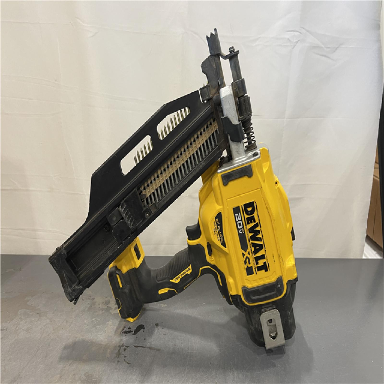 AS-IS - DEWALT 20-Volt 21° Cordless Framing Nailer
