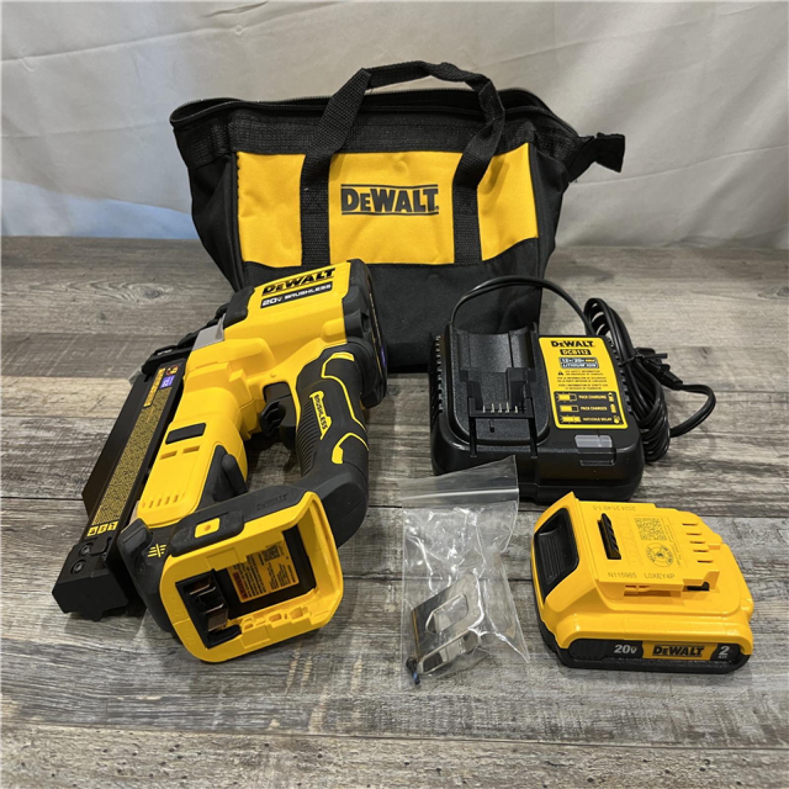AS-IS DEWALT ATOMIC 20V MAX Lithium Ion Cordless 23 Gauge Pin Nailer Kit