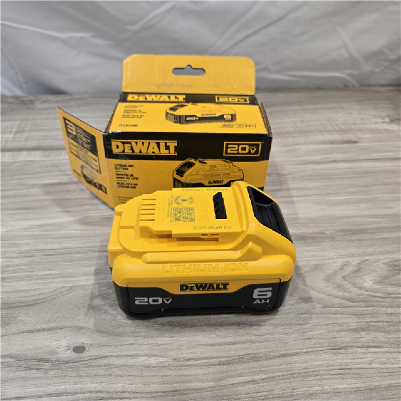 AS-IS DeWalt 20V MAX DCB206 6 Ah Lithium-Ion Battery Pack 1 Pc