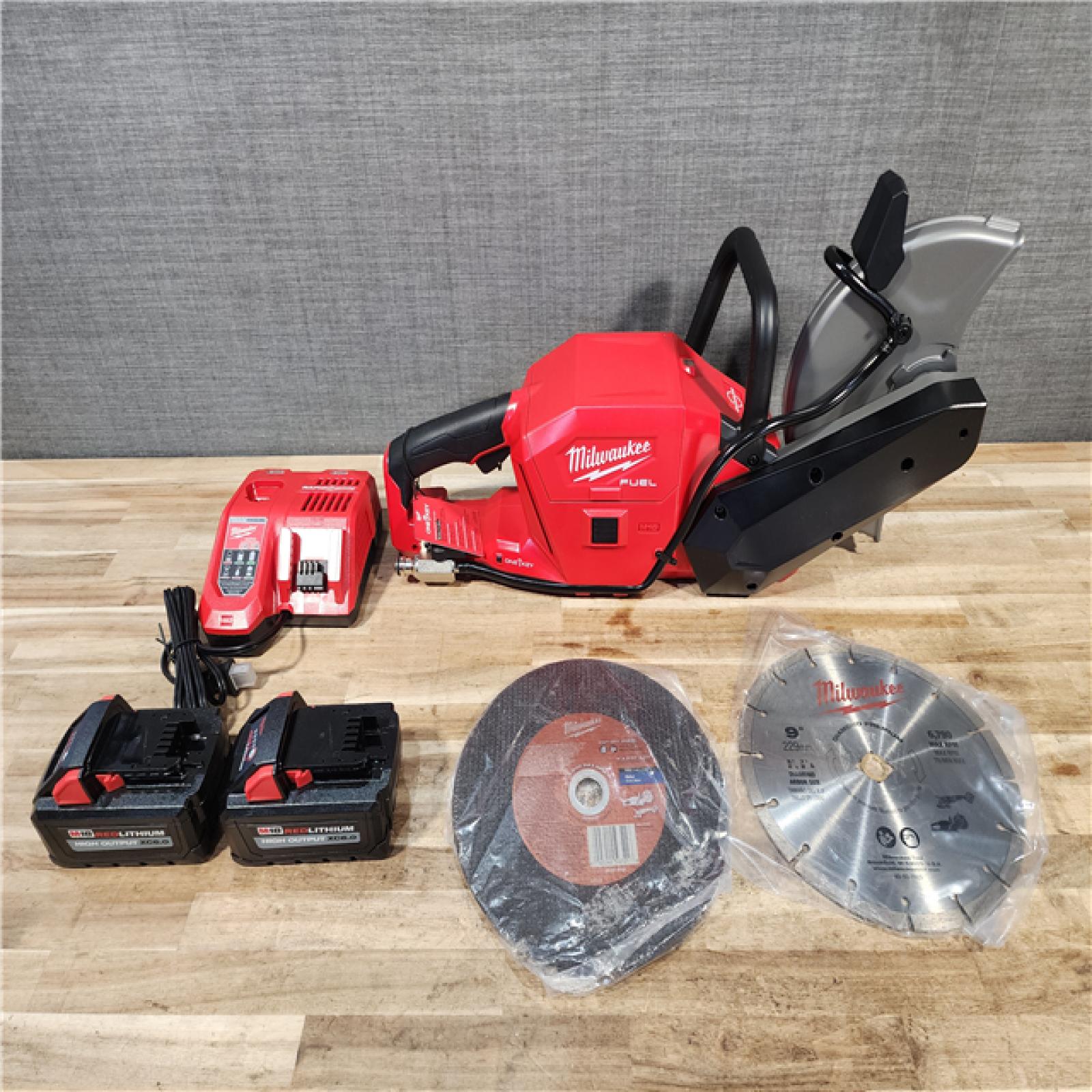 HOUSTON LOCATION - AS-IS (APPEARS LIKE NEW) Milwaukee FUEL ONE-KEY 18V Lithium-Ion Brushless Cordless 9 in. Cut Off Saw Kit