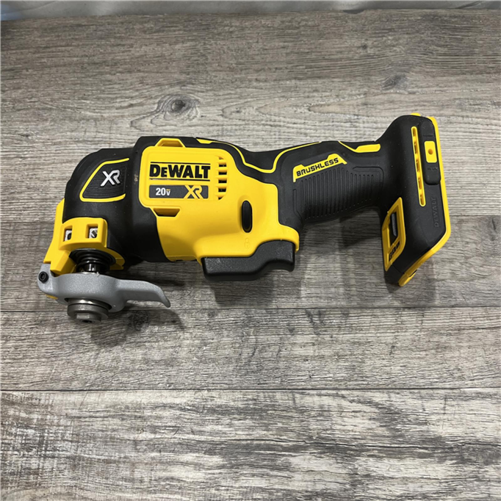 AS-IS DEWALT 20V MAX XR Cordless Brushless 3-Speed Oscillating Multi Tool Kit