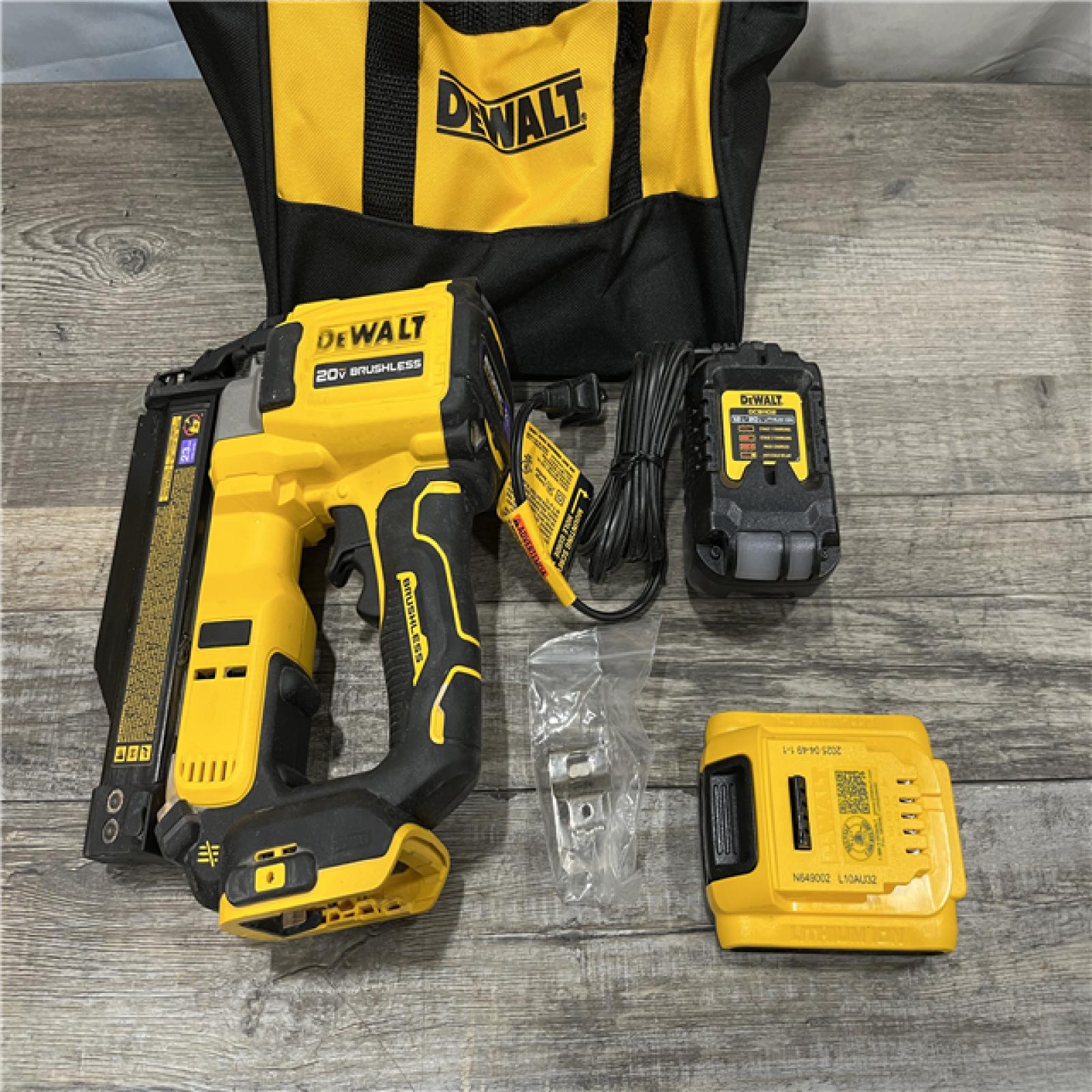 AS-IS DEWALT ATOMIC 20V MAX Lithium Ion Cordless 23 Gauge Pin Nailer Kit