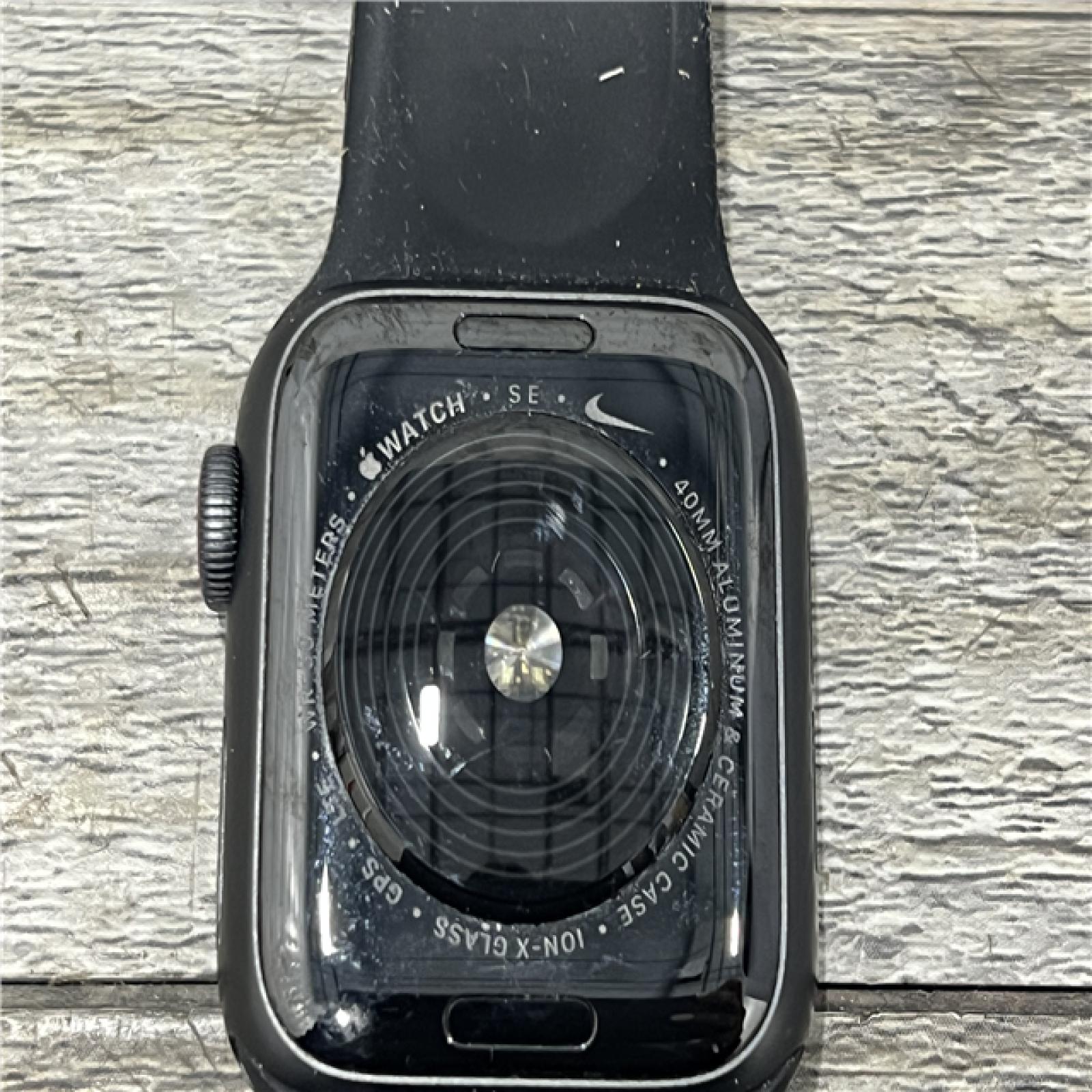 AS-IS Apple Watch Nike SE (GPS + LTE 40mm) - WR-50 METERS