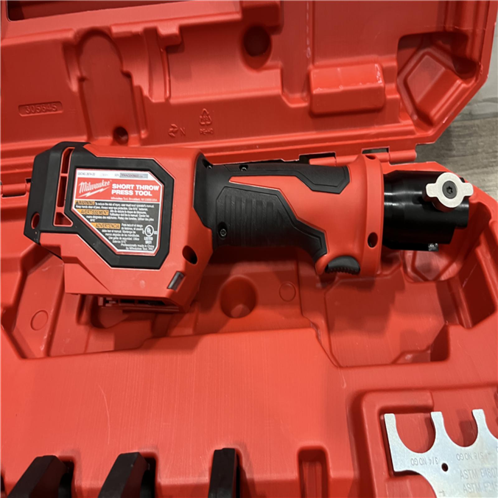 AS-IS Milwaukee 18V Lithium-Ion Cordless Short Throw Press Tool Kit