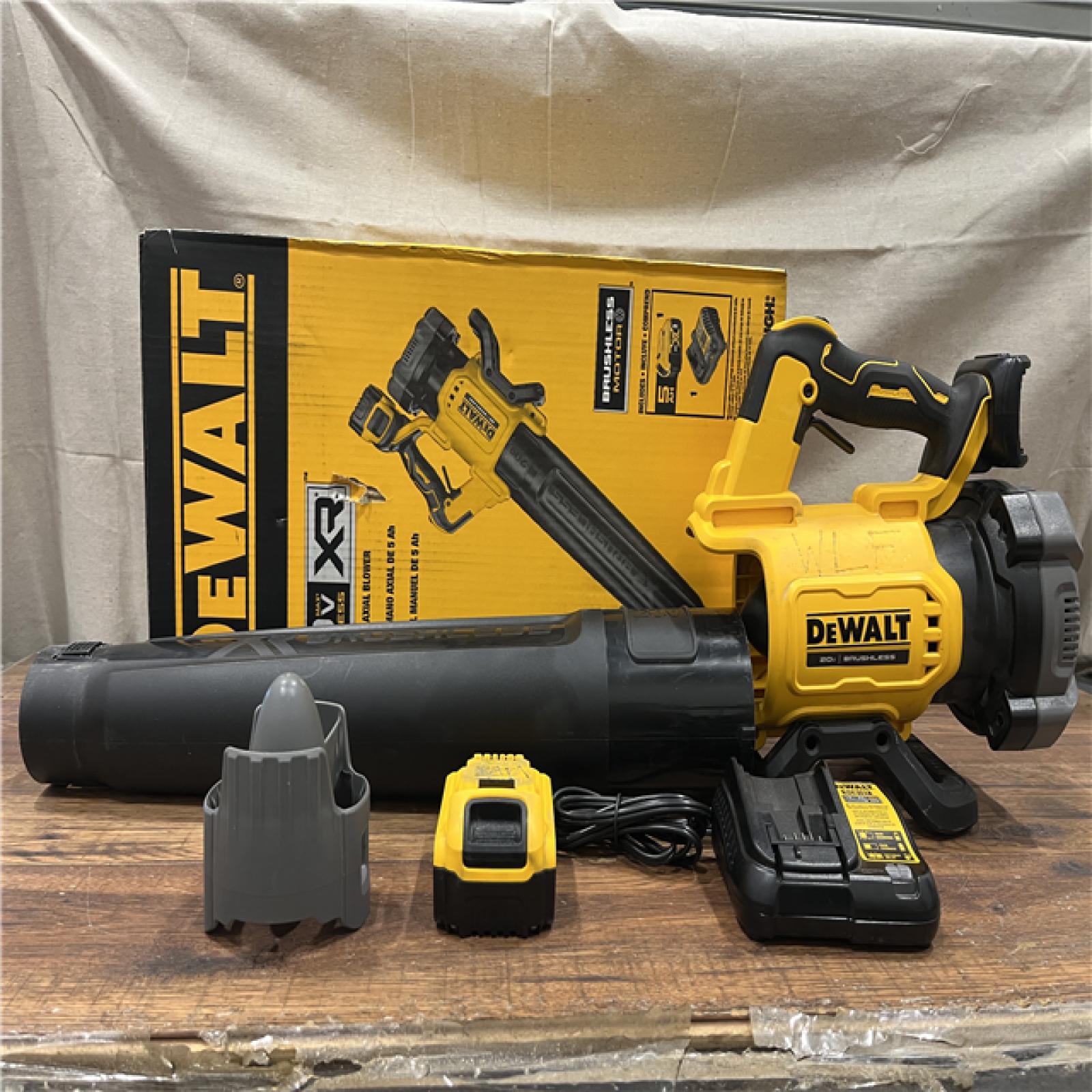 AS-IS DEWALT 20V MAX* XR Brushless Cordless Handheld Blower Kit