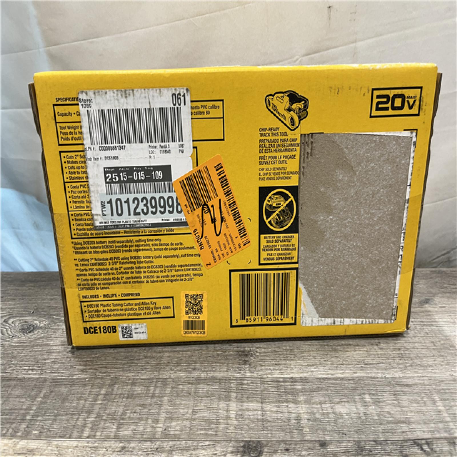 NEW - DEWALT 20V MAX Cordless Plastic Tubing Cutter (Tool Only)