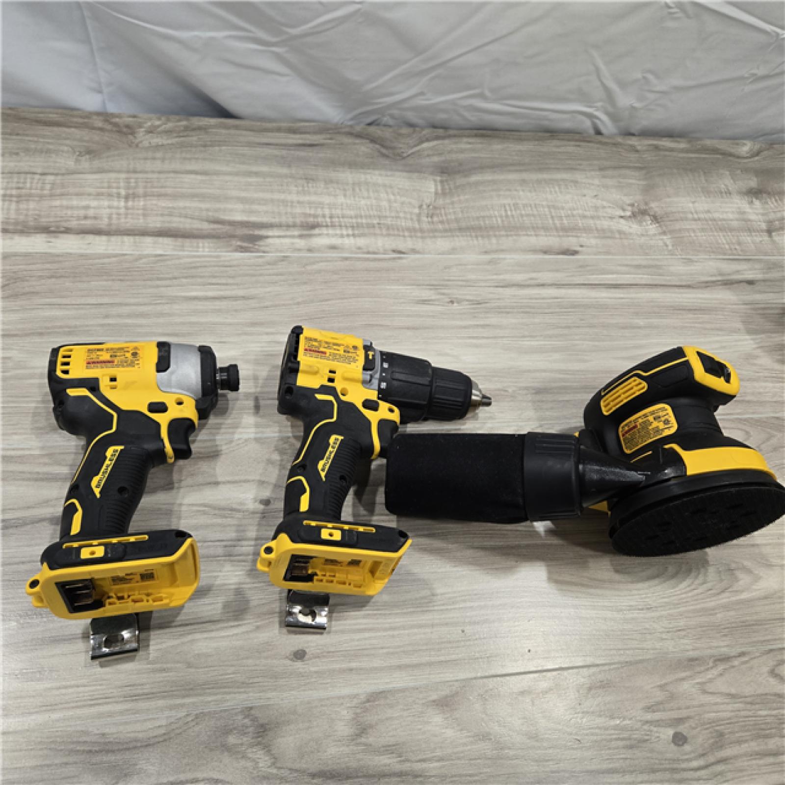 GOOD- Dewalt 20-Volt MAX ToughSystem Lithium-Ion 6-Tool Cordless Combo Kit
