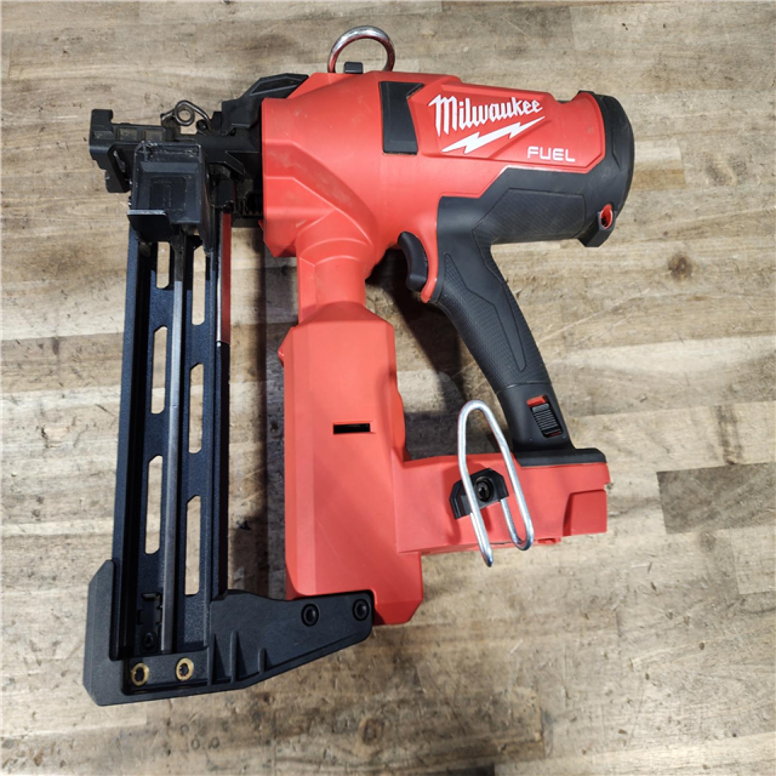 HOUSTON LOCATION - AS-IS Milwaukee M18 FUEL Brushless Cordless 9-Gauge 2 Utility Fencing Stapler (Tool Only)