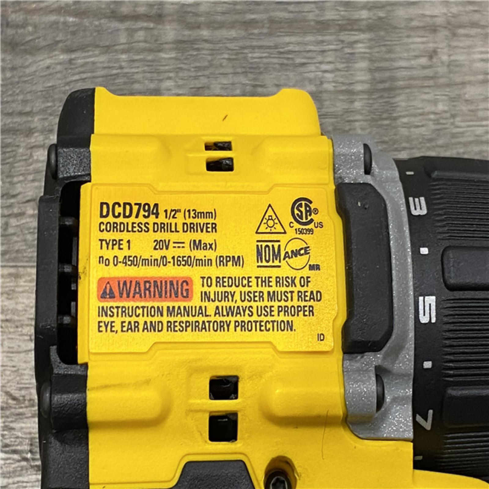 AS-IS DEWALT ATOMIC 20-Volt MAX Lithium-Ion Cordless Combo Kit