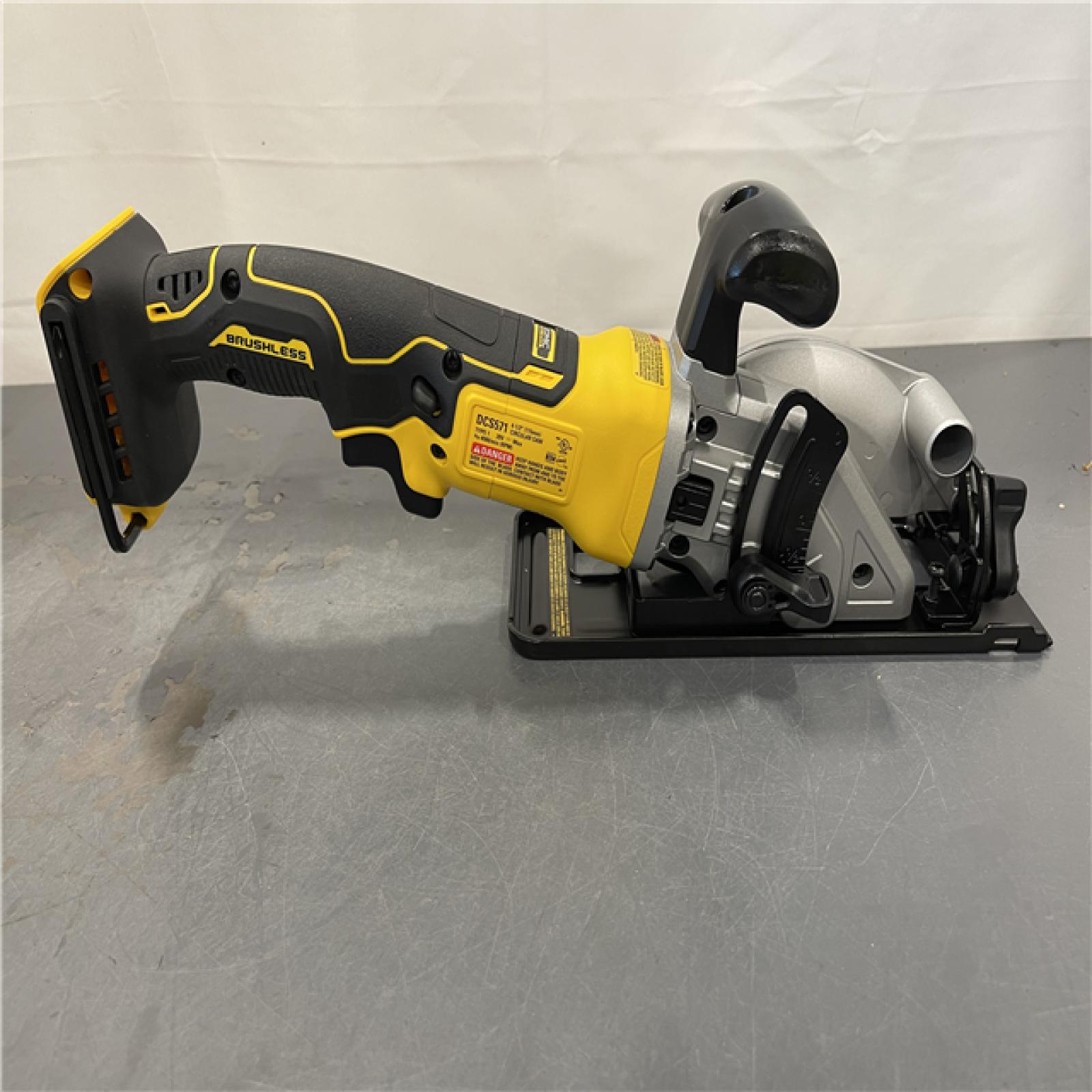 AS-IS - DEWALT ATOMIC 20V MAX Cordless Brushless 4-1/2 in. Circular Saw