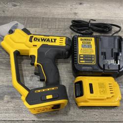 AS-IS DEWALT 20V MAX Cordless Battery Powered Pruner Kit